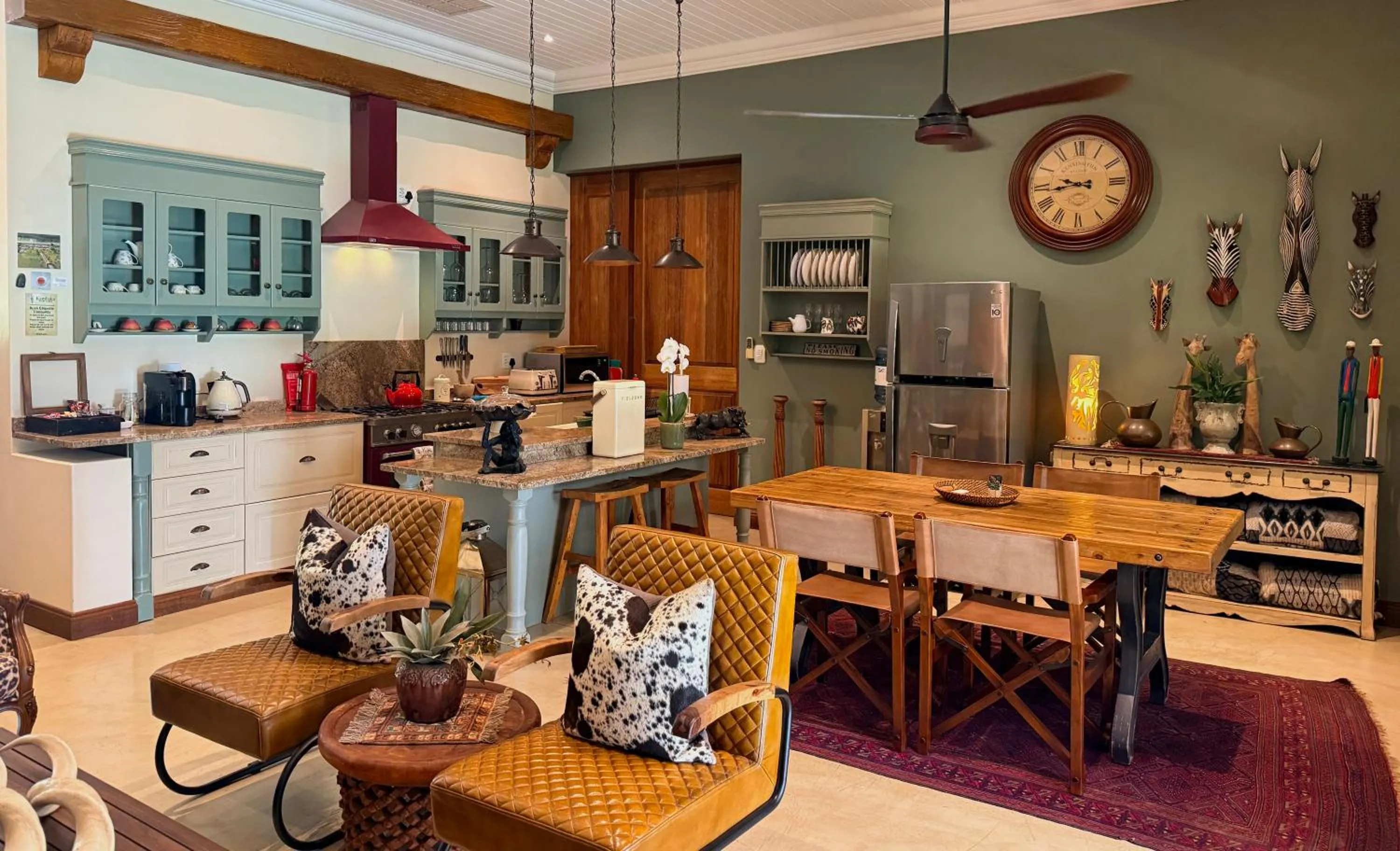 Kitchen or kitchenette in Kambaku River Lodge