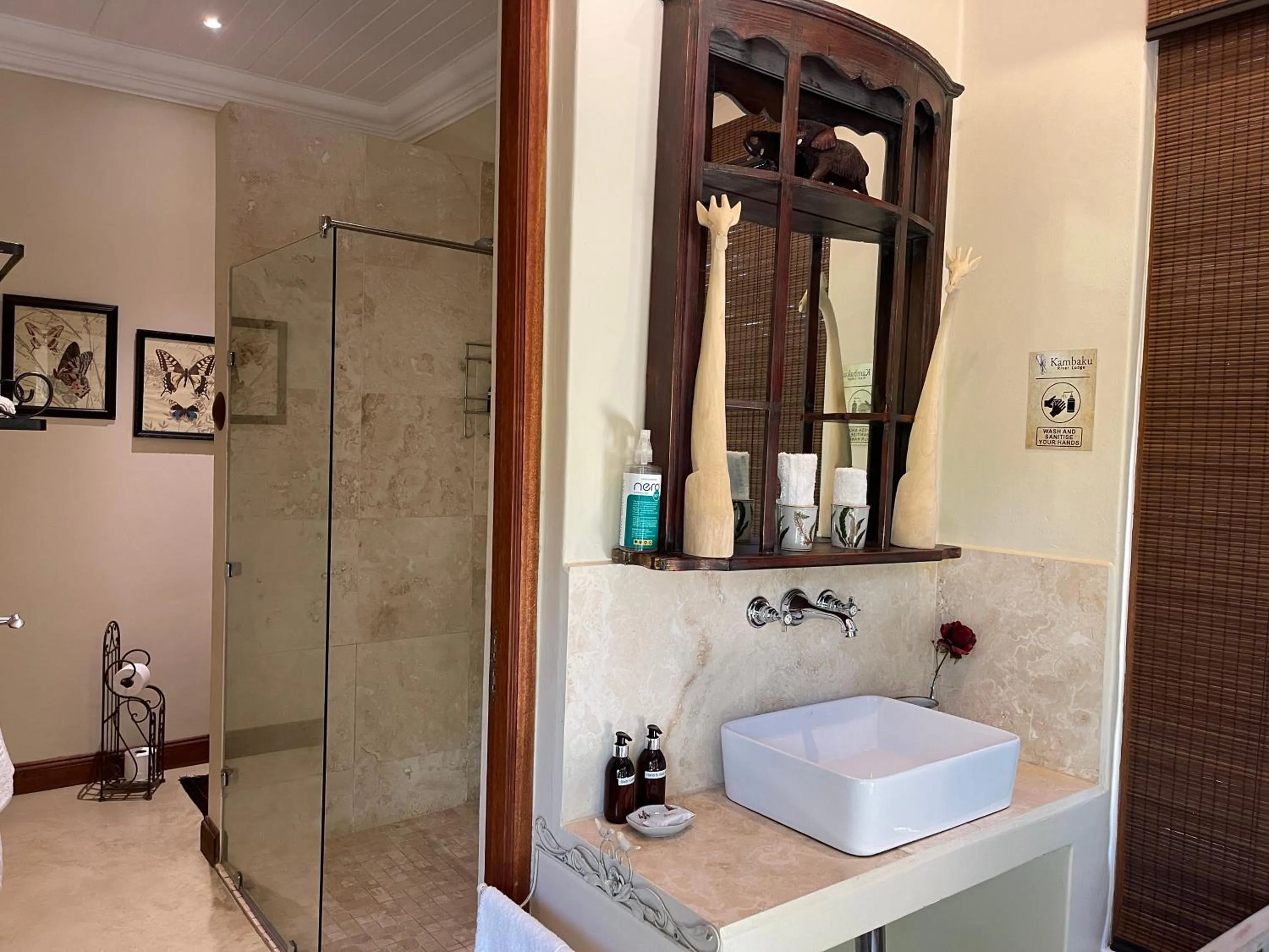 Bathroom in Kambaku River Lodge