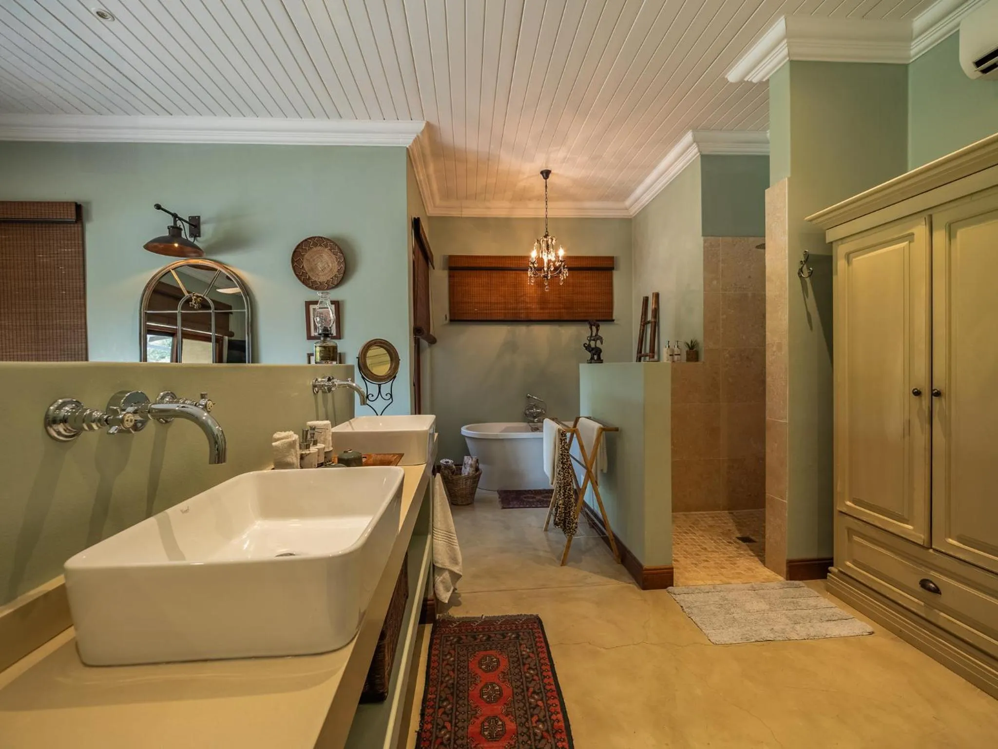 Shower, Bed in Kambaku River Lodge
