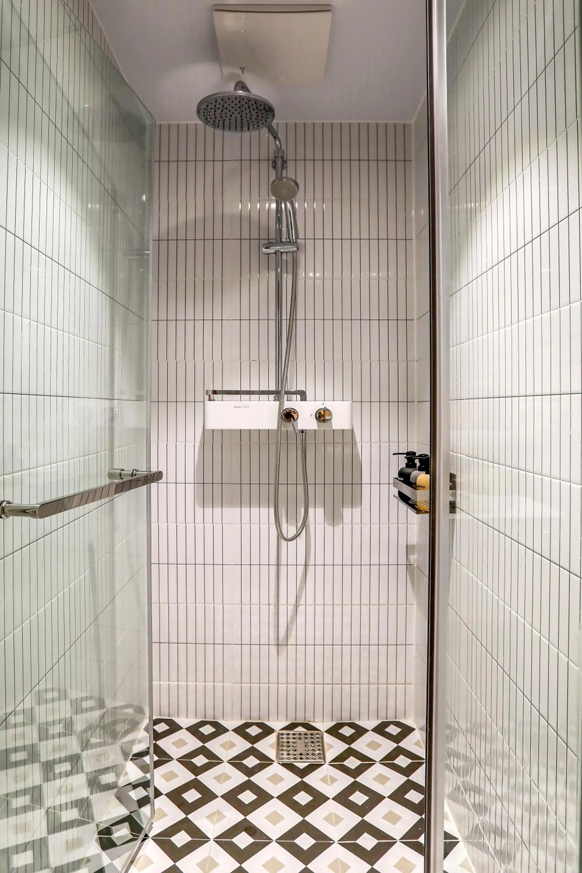 Shower in Hotelaround Sokcho