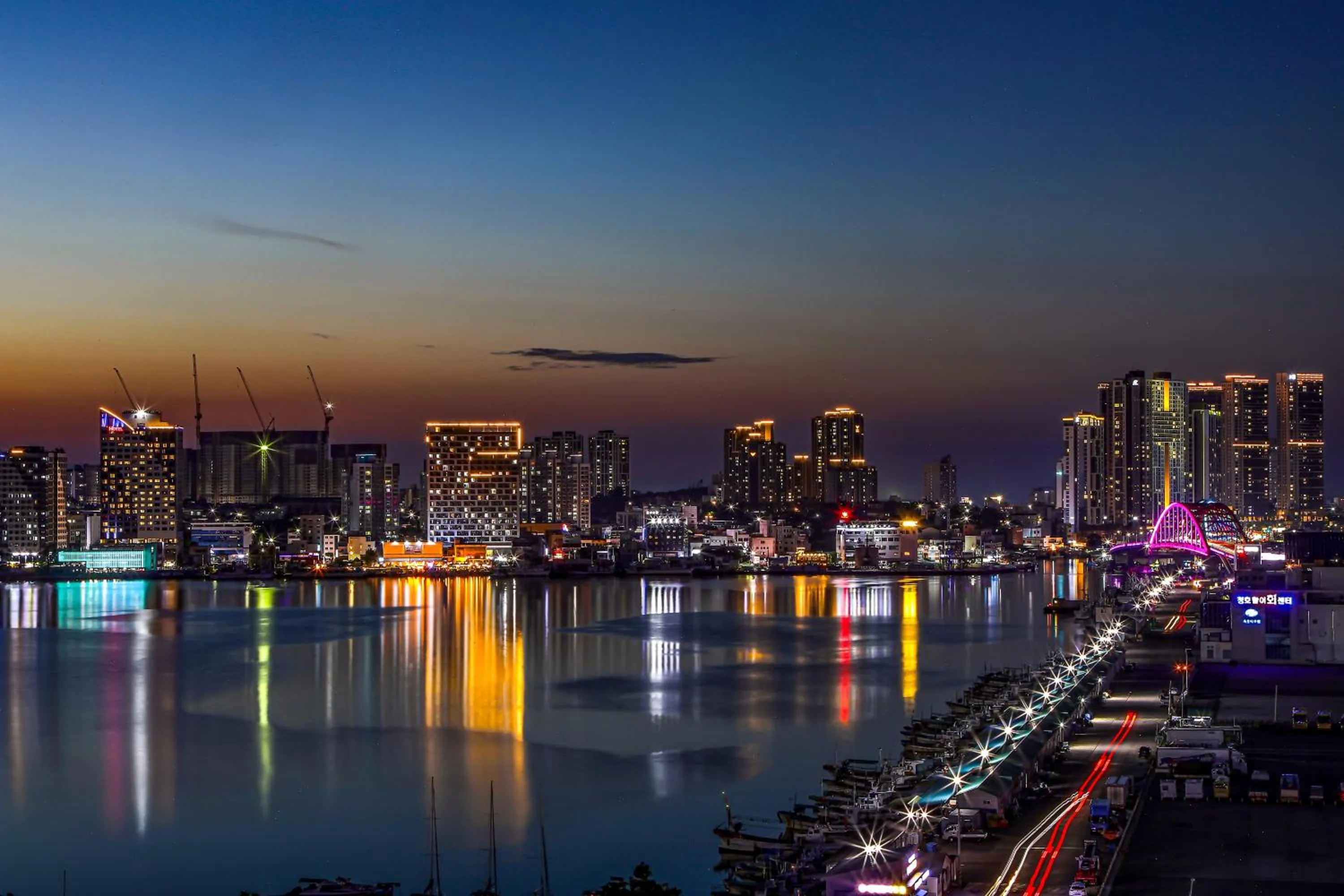 Night in Hotelaround Sokcho