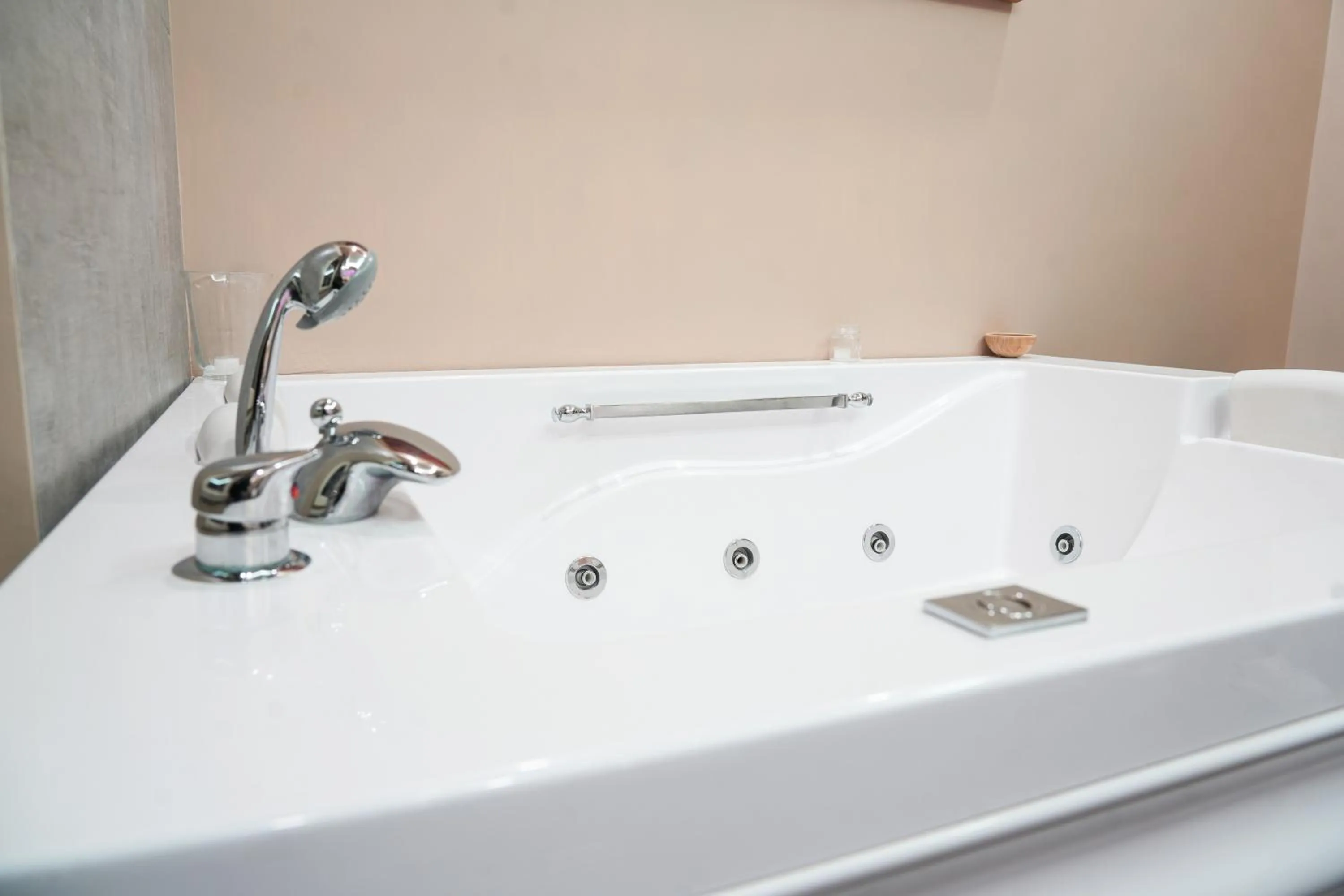 Hot Tub in Corso Boutique Luxury Rooms