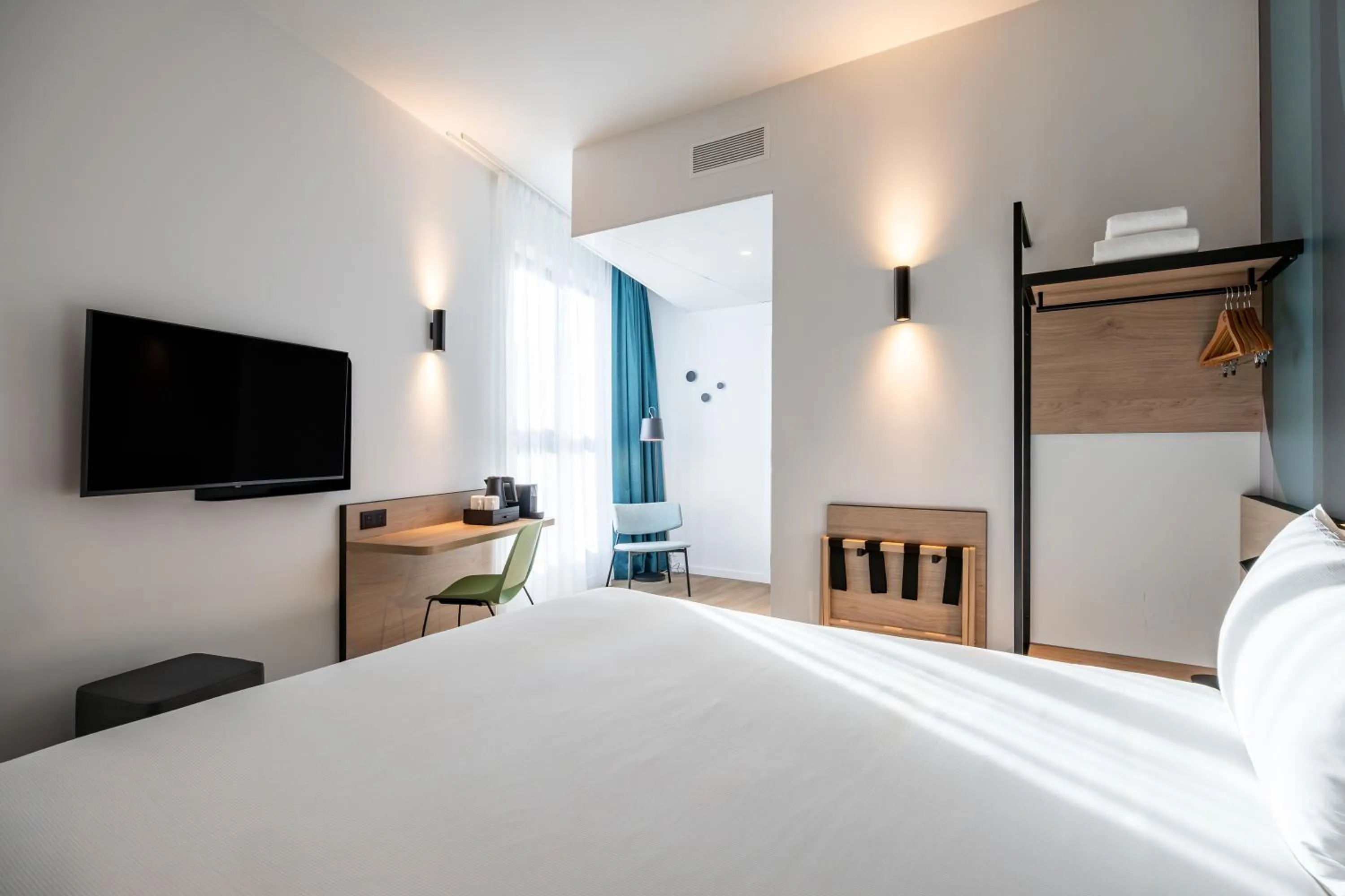 Coffee/tea facilities, Bed in B&B HOTEL Brussels Airport