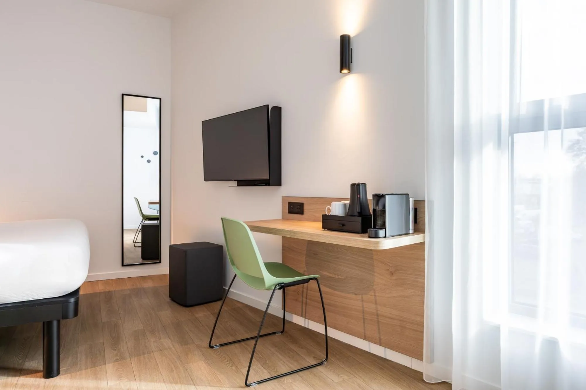 TV and multimedia in B&B HOTEL Brussels Airport