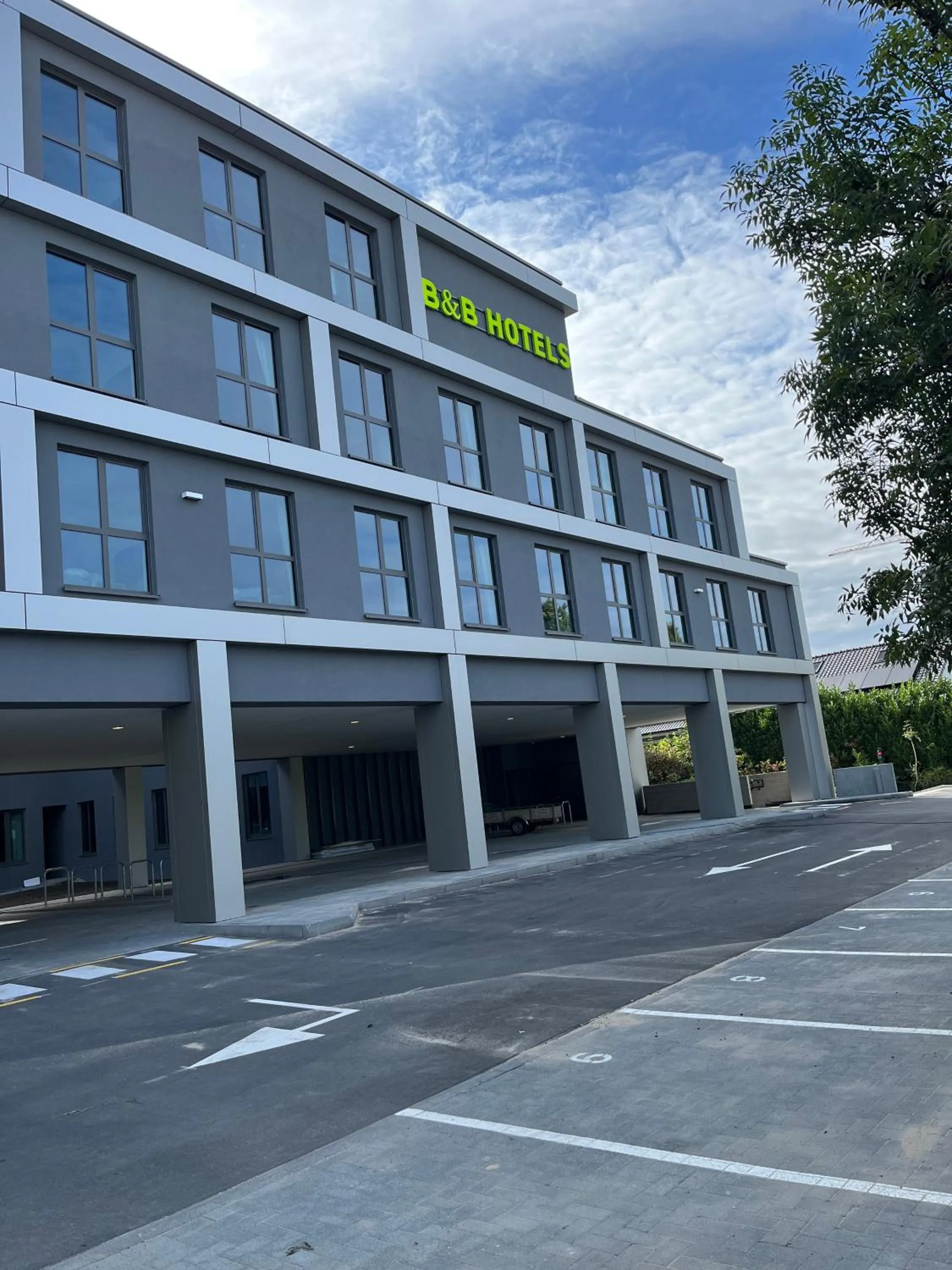 Property building in B&B HOTEL Brussels Airport