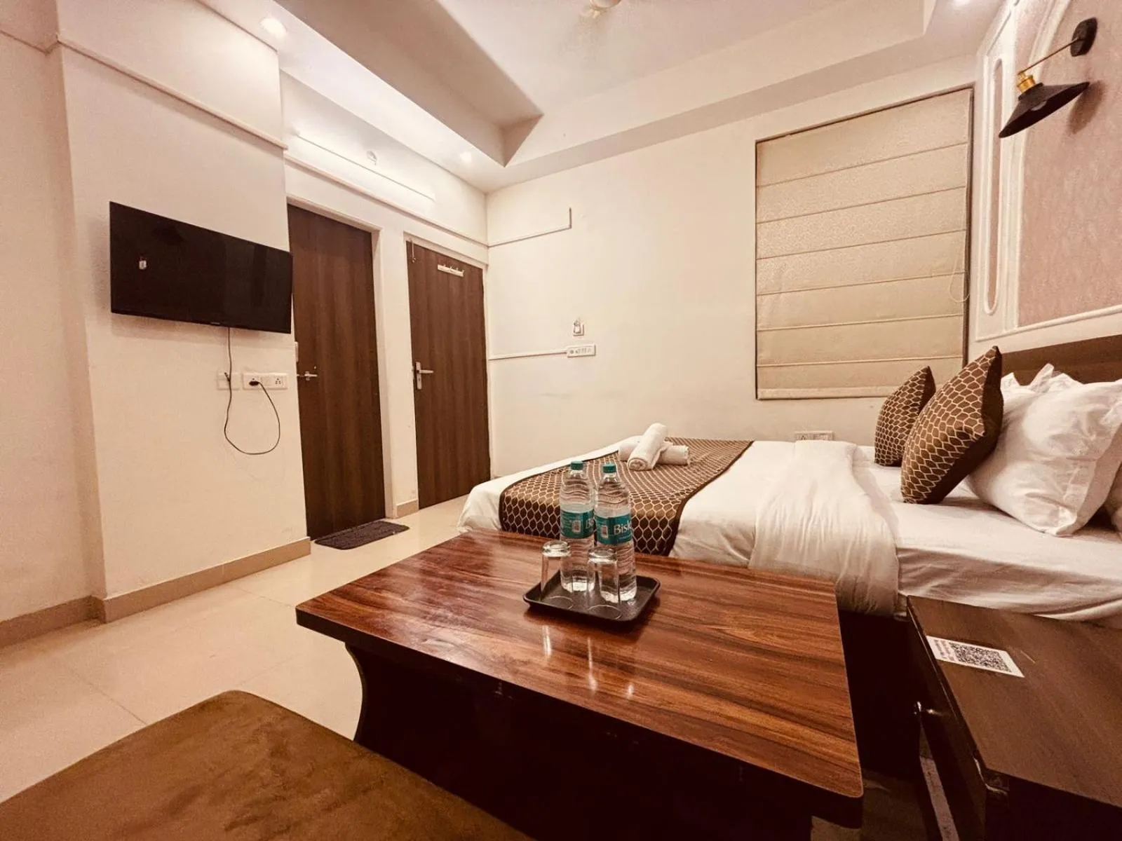 TV and multimedia, Bed in Majestic Heights Hotel