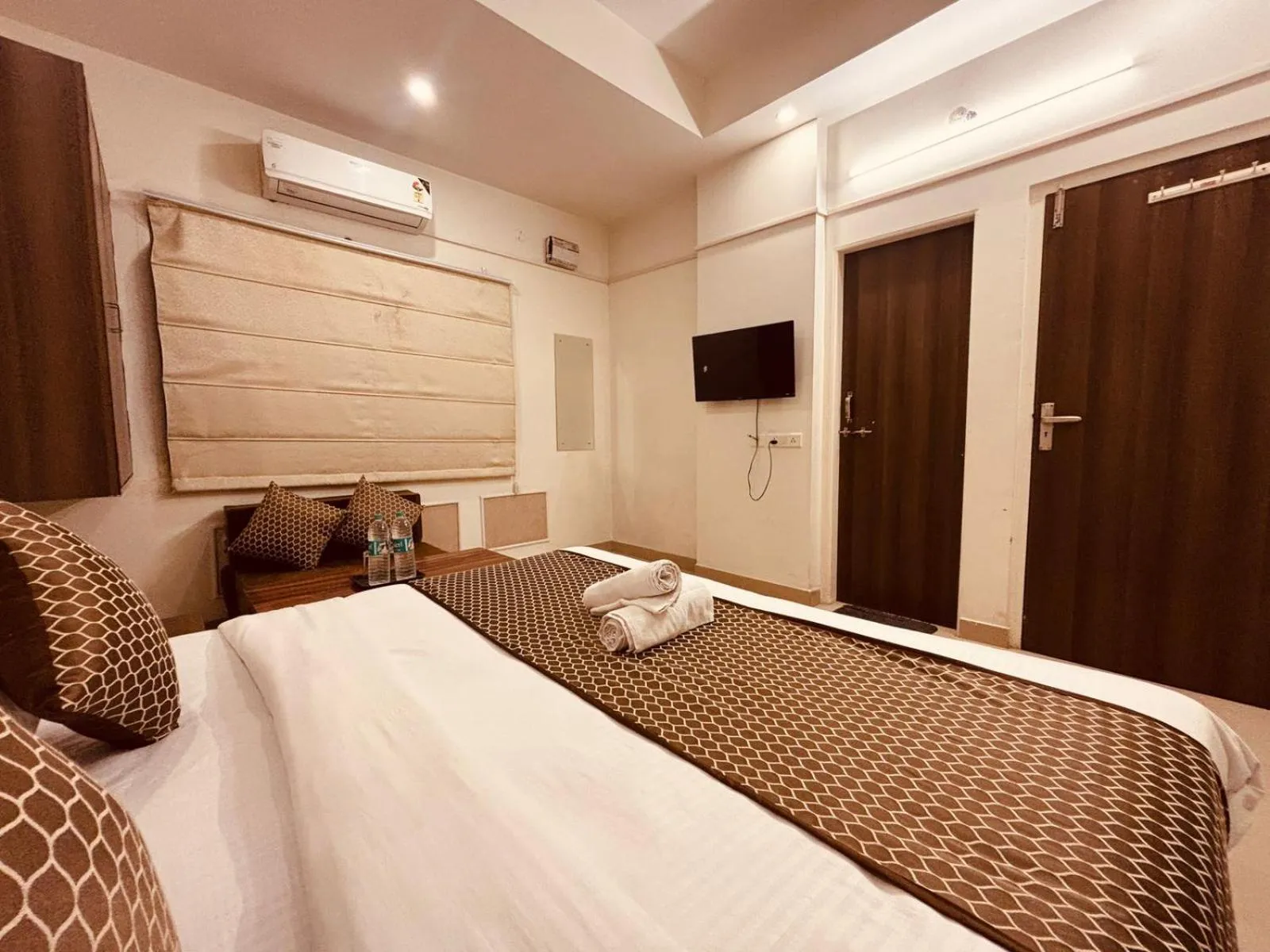 View (from property/room), Bed in Majestic Heights Hotel