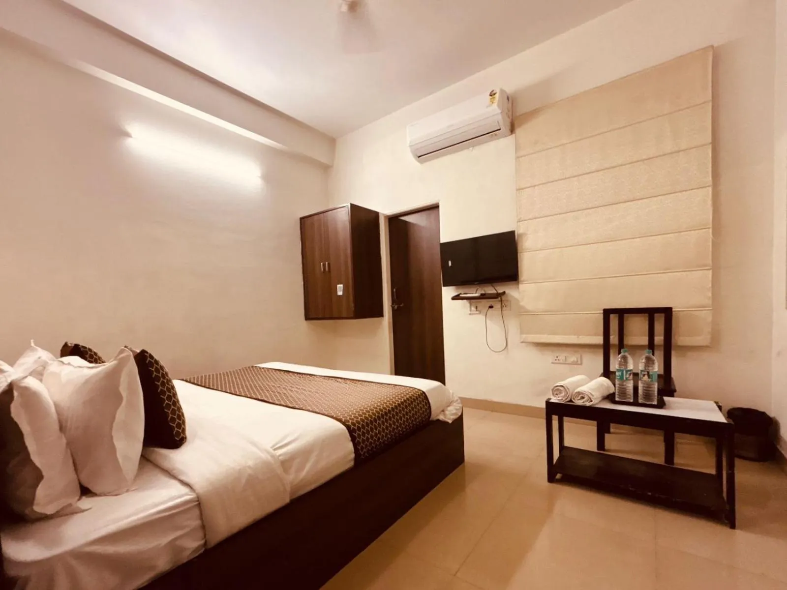 Property building, Bed in Majestic Heights Hotel