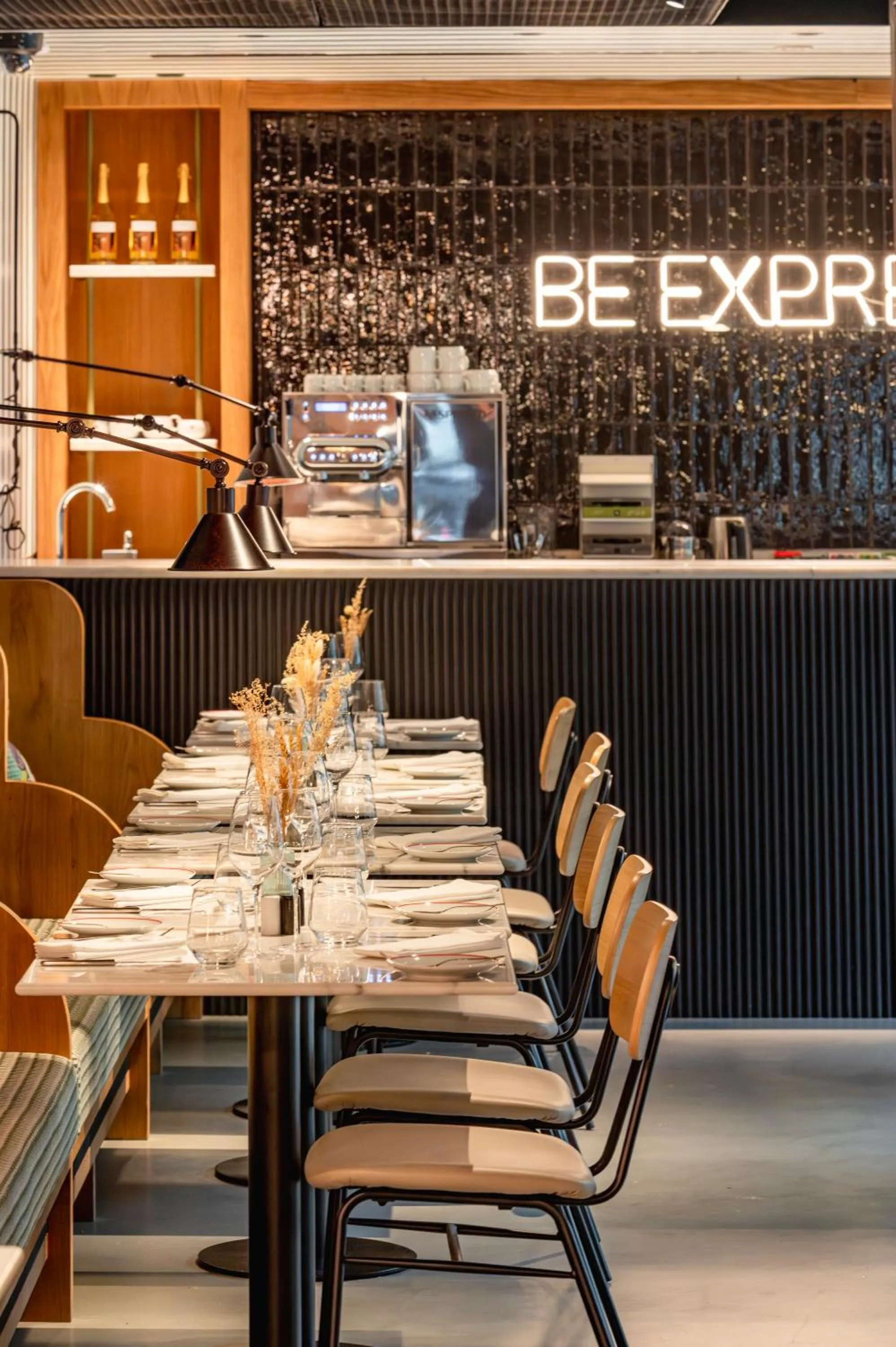 Restaurant/places to eat in Artcore Hotel Porto