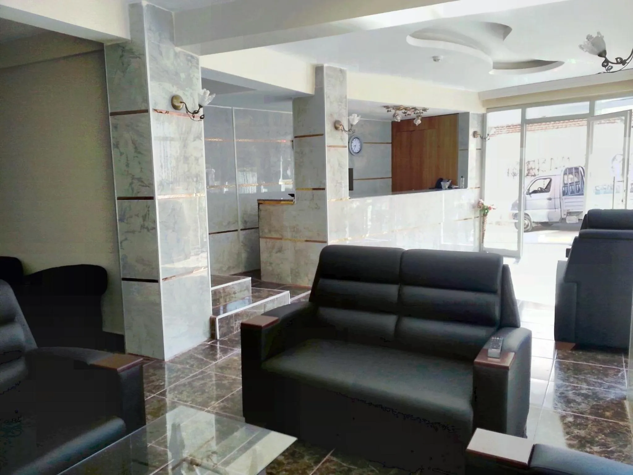 Communal lounge/ TV room in Torun Hotel Bursa