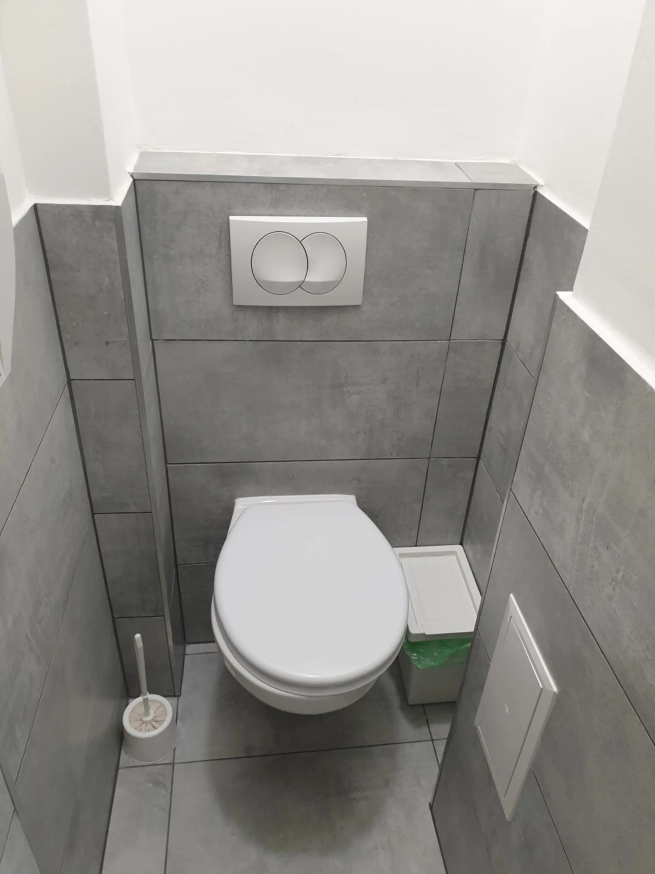 Toilet in Amber Terrace Studios Downtown