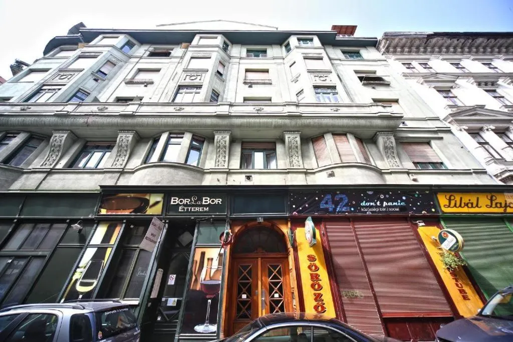 Property building in Amber Terrace Studios Downtown