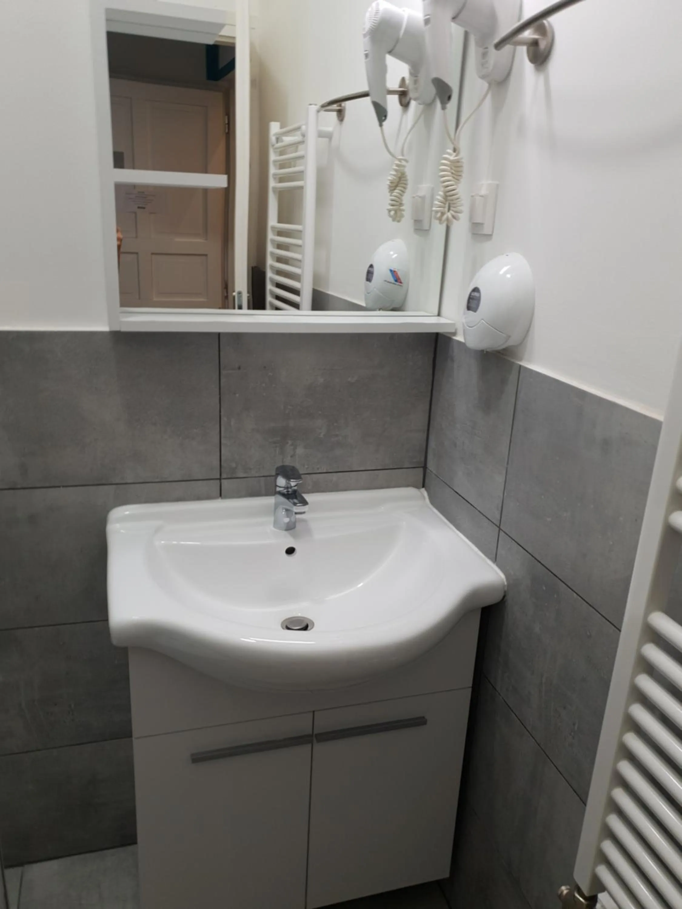 Bathroom in Amber Terrace Studios Downtown