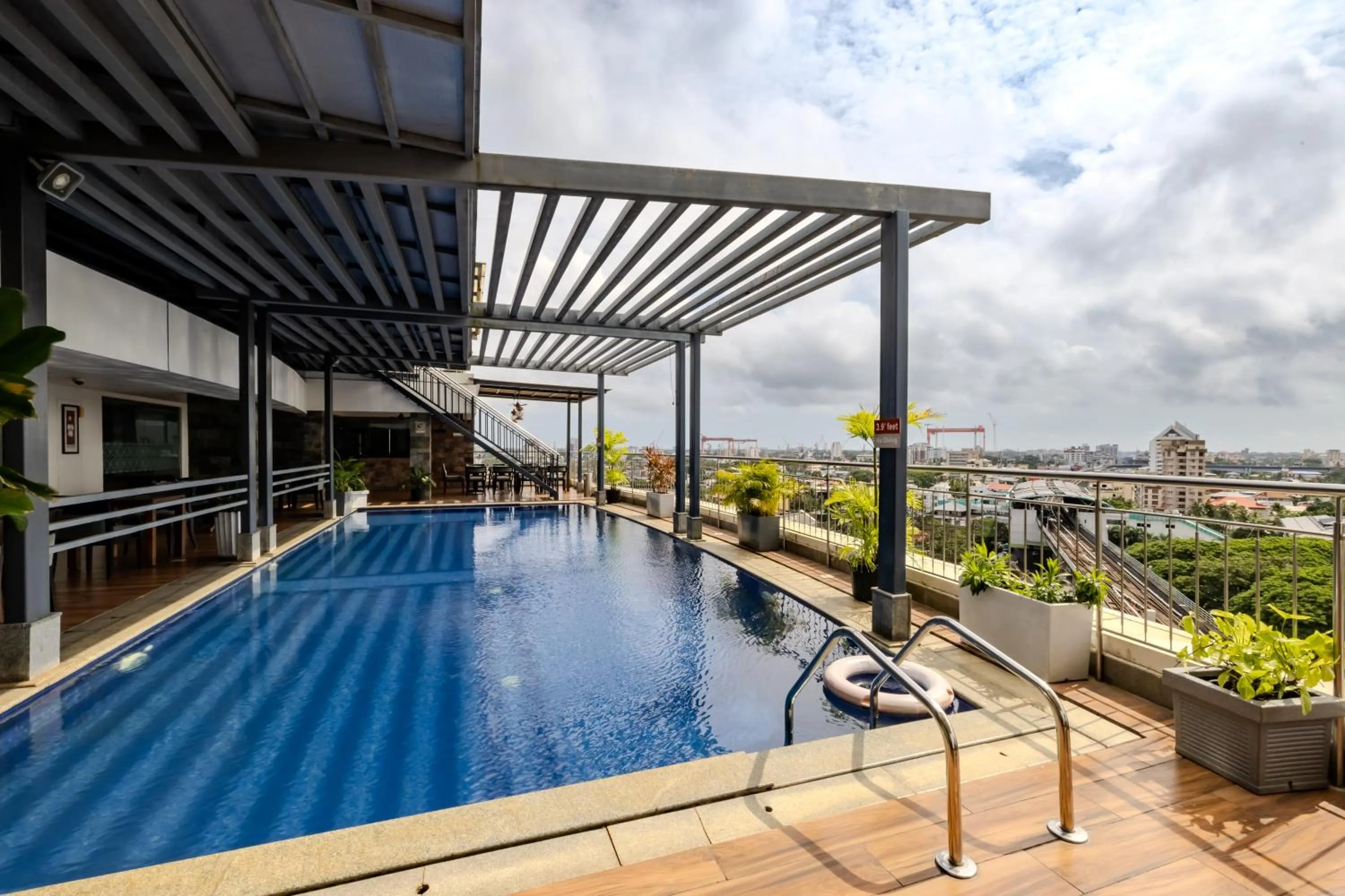 Swimming pool in Olive Downtown