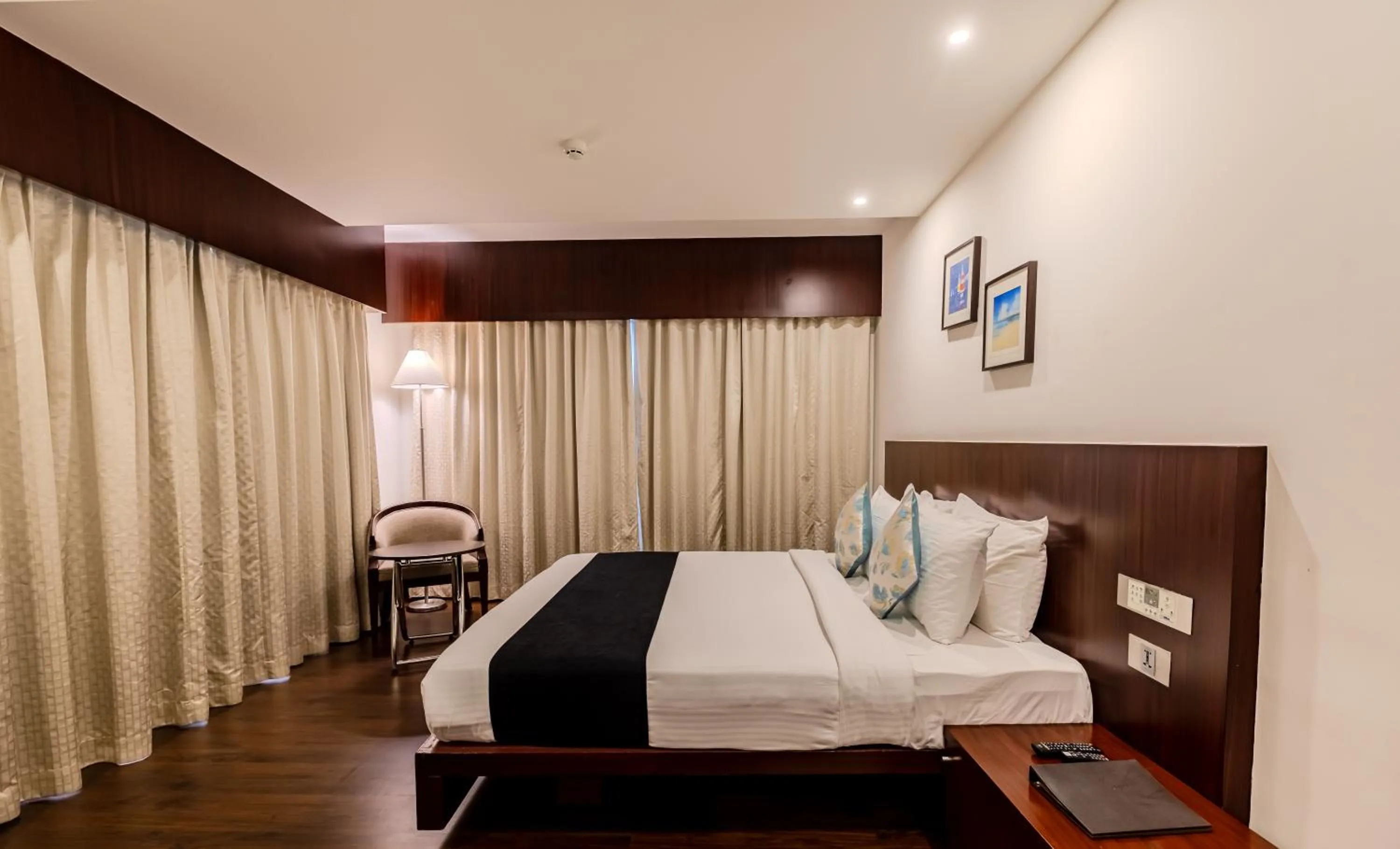 Bedroom, Bed in Olive Downtown