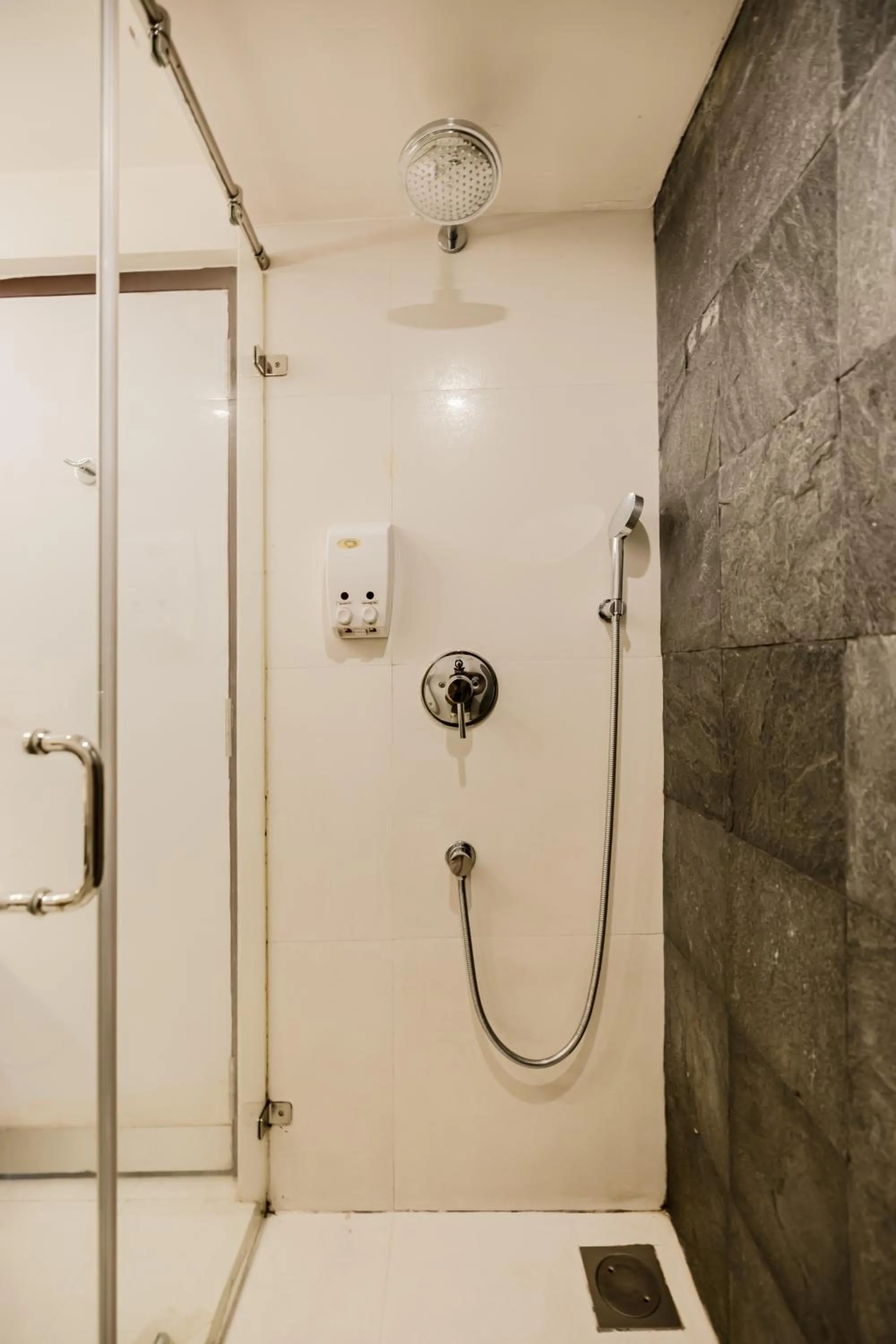 Shower in Olive Downtown