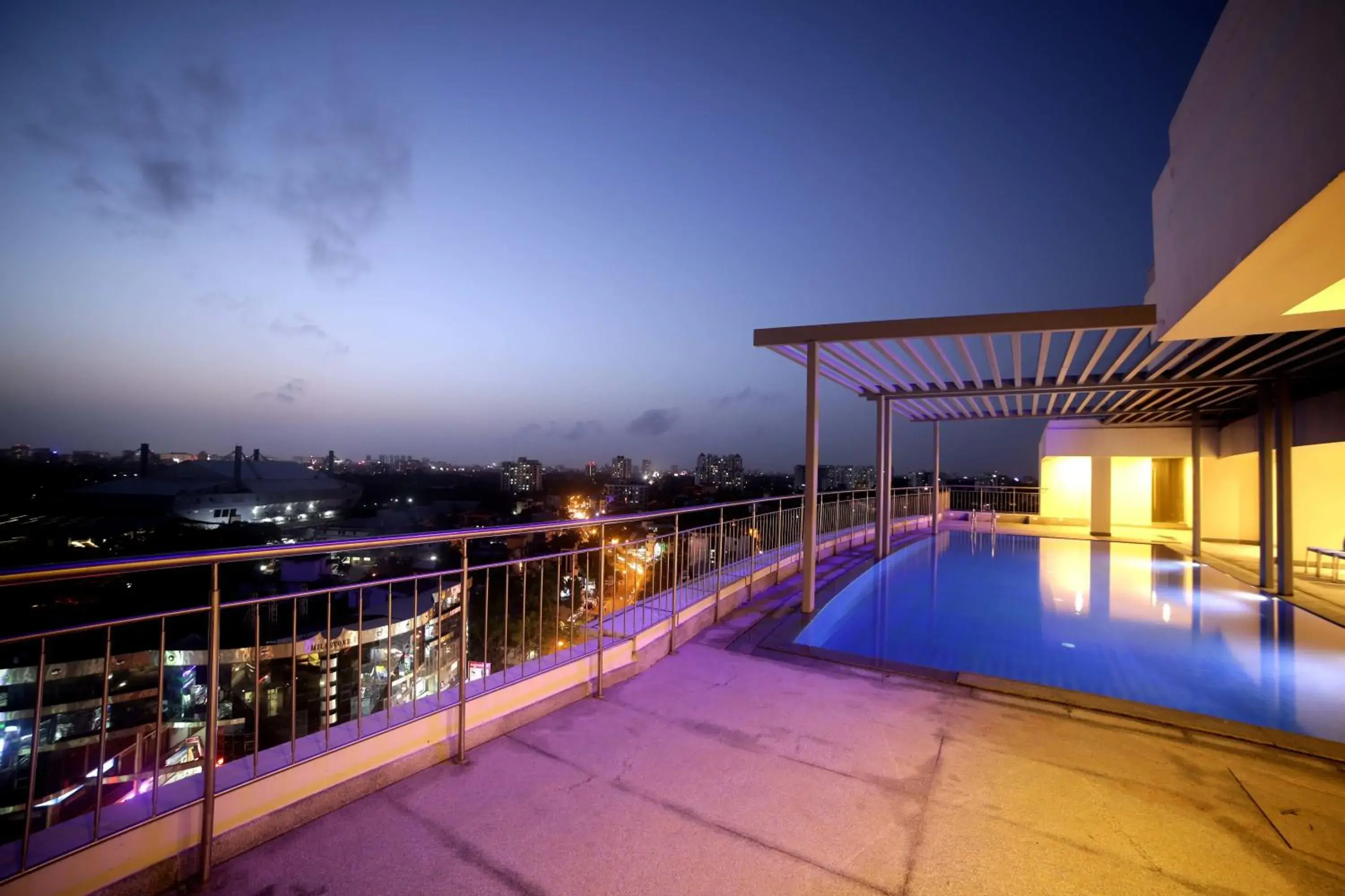 Swimming pool in Olive Downtown Swimming pool in Olive Downtown