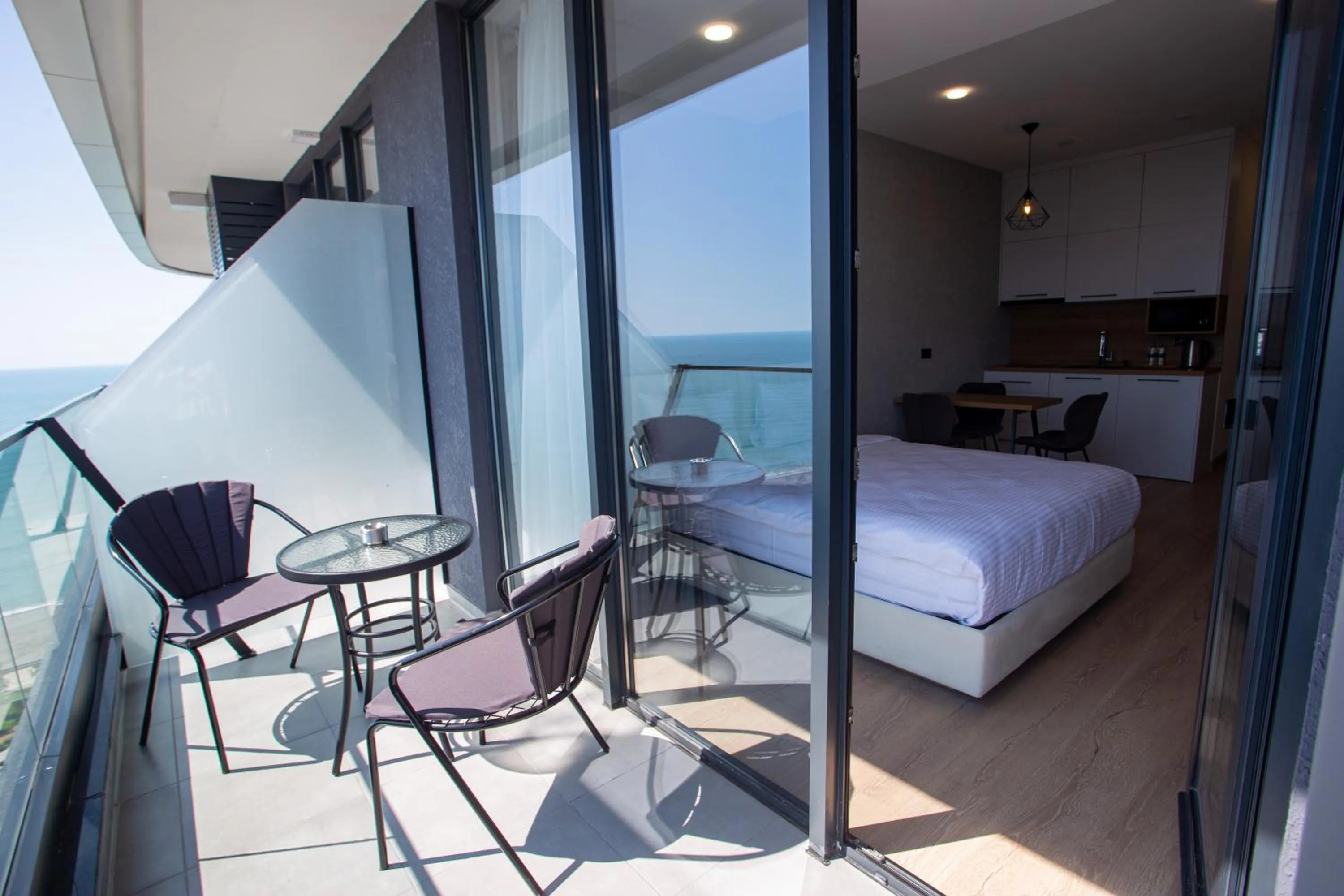 Balcony/Terrace, Bed in Solis Residence Aparthotel