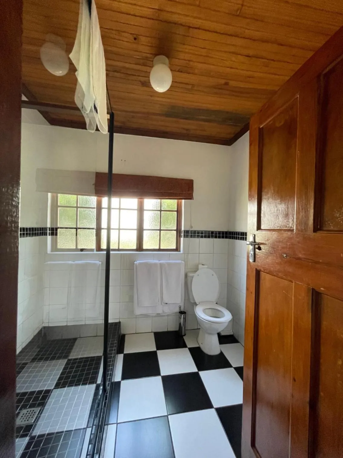 Shower in Himeville Arms