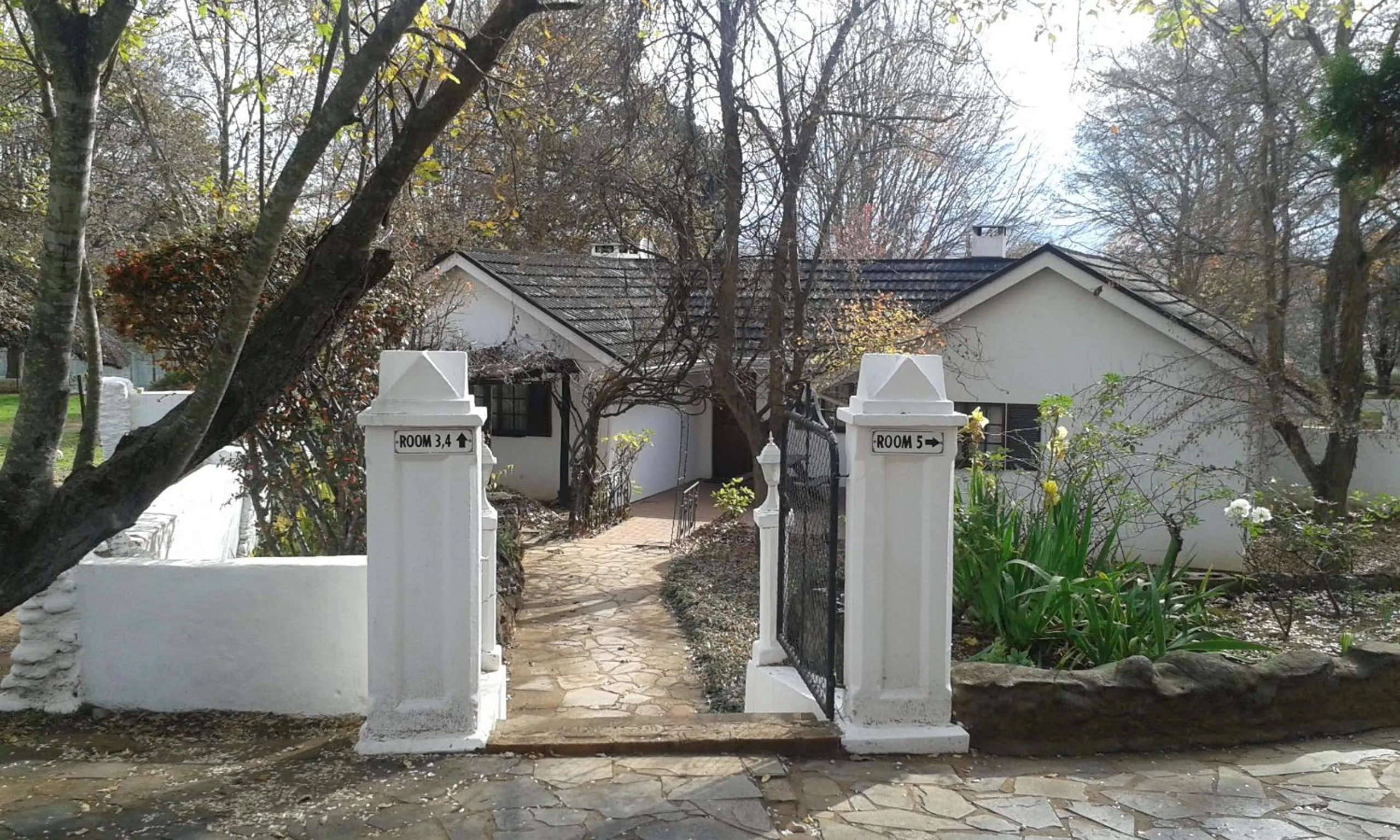 Property building in Himeville Arms