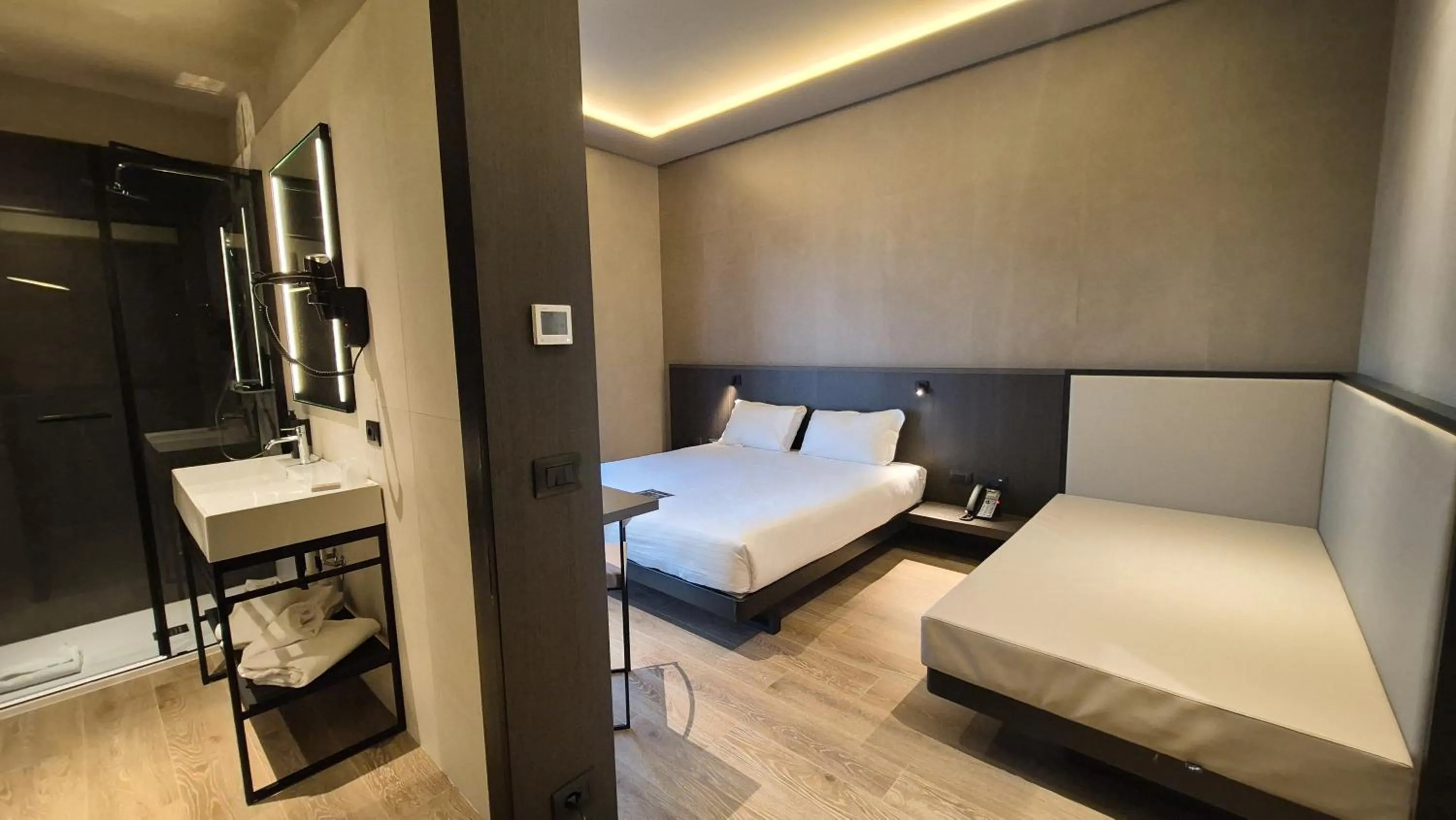 Bedroom, Bed in Kira Suites Hotel Milano