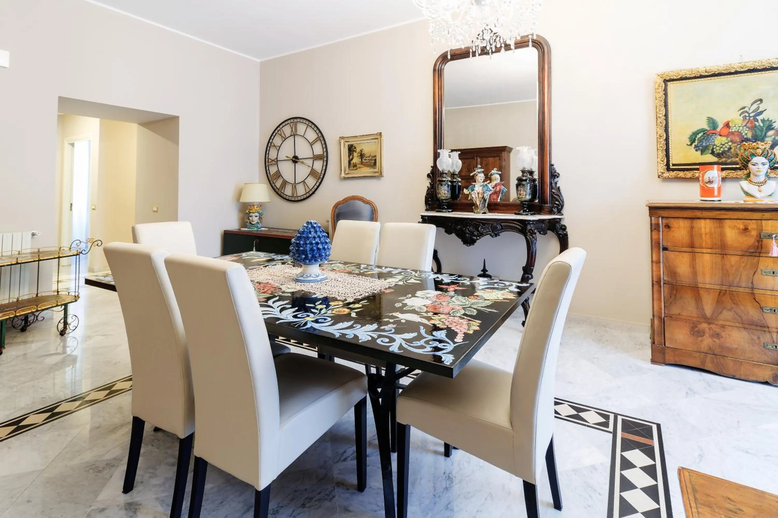 Decorative detail in Barocco B&B