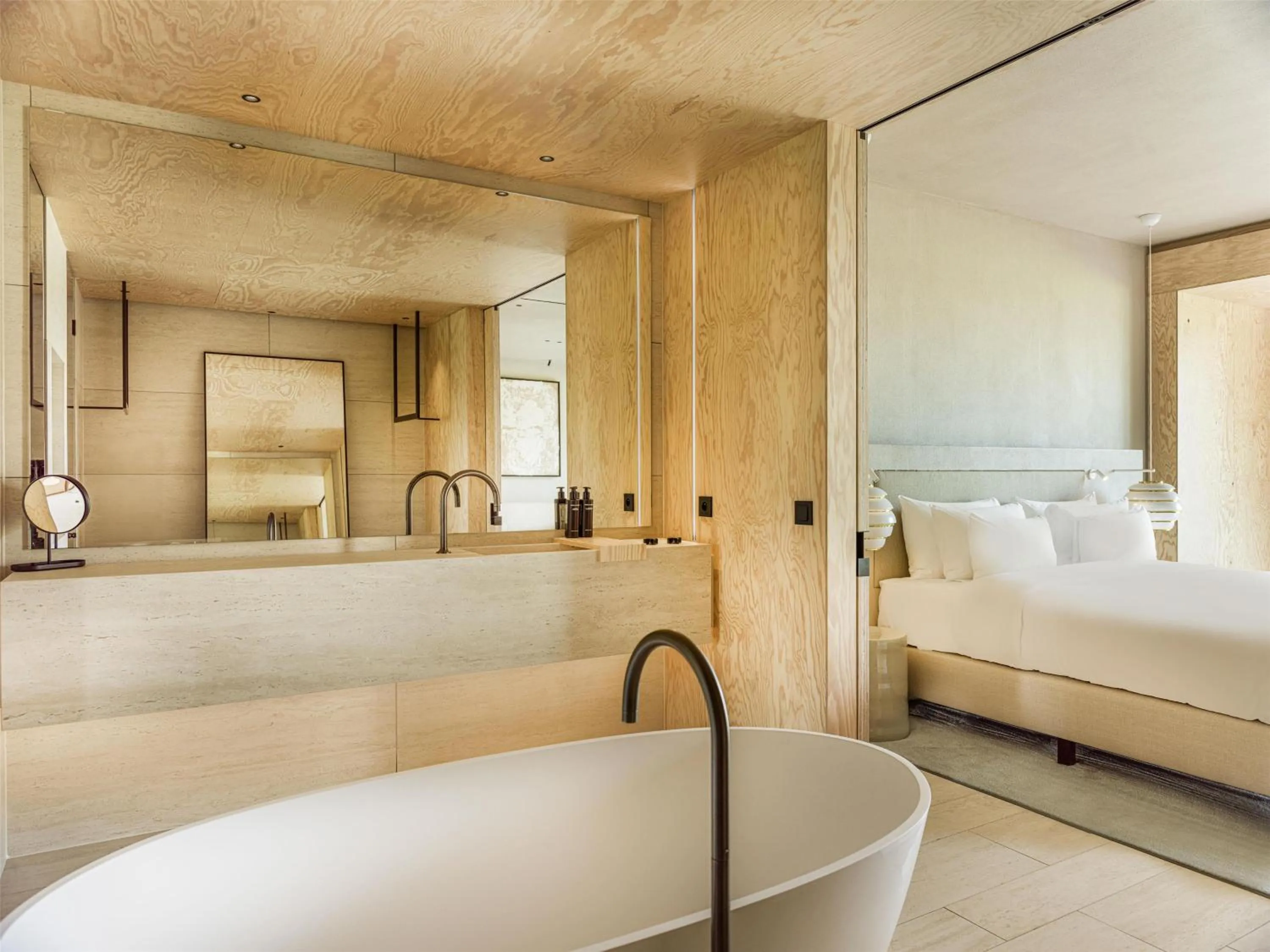 Bathroom, Bed in Radisson Collection The National Hotel, Brussels