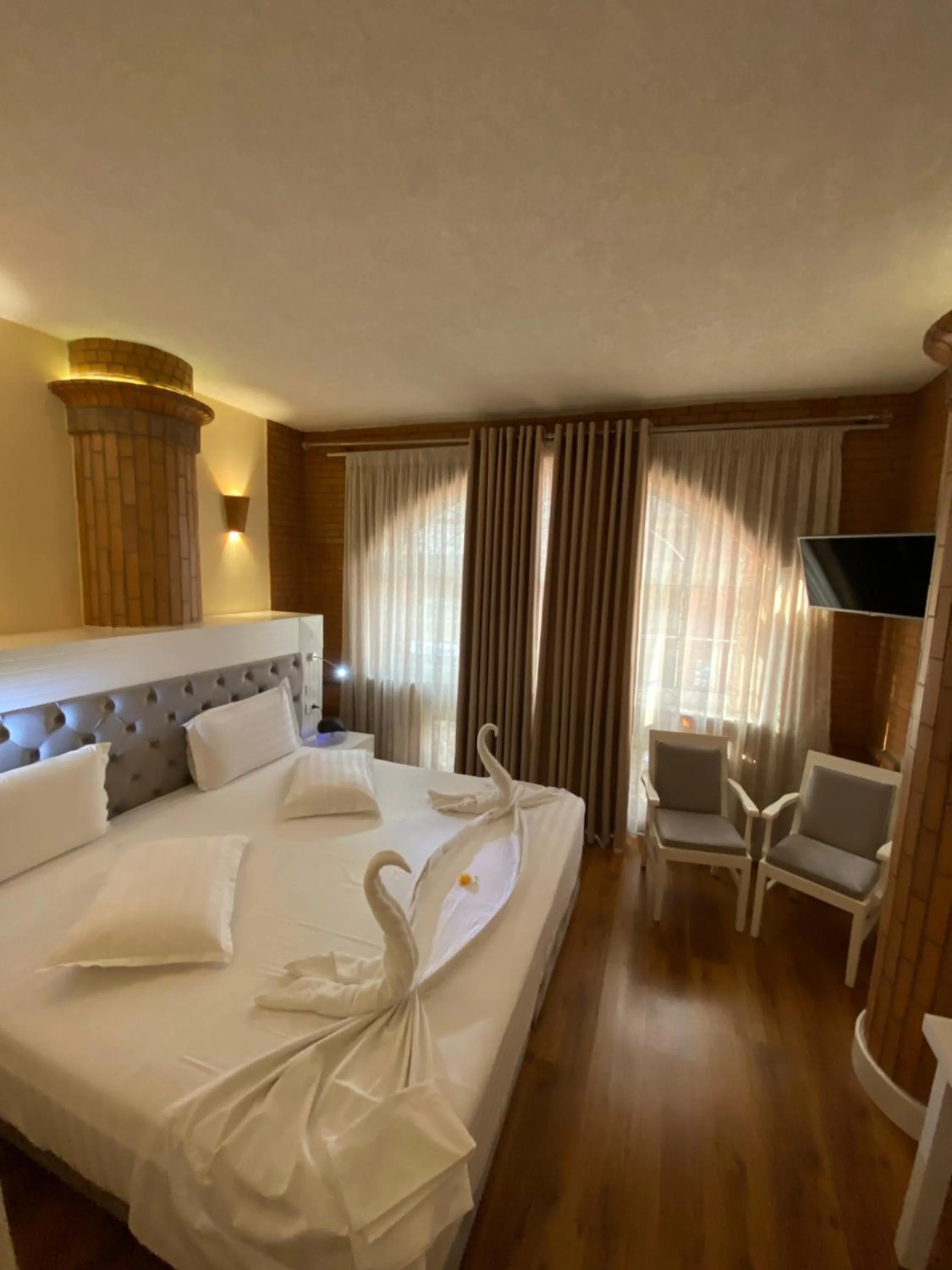 Photo of the whole room, Bed in The Red Bricks Hotel