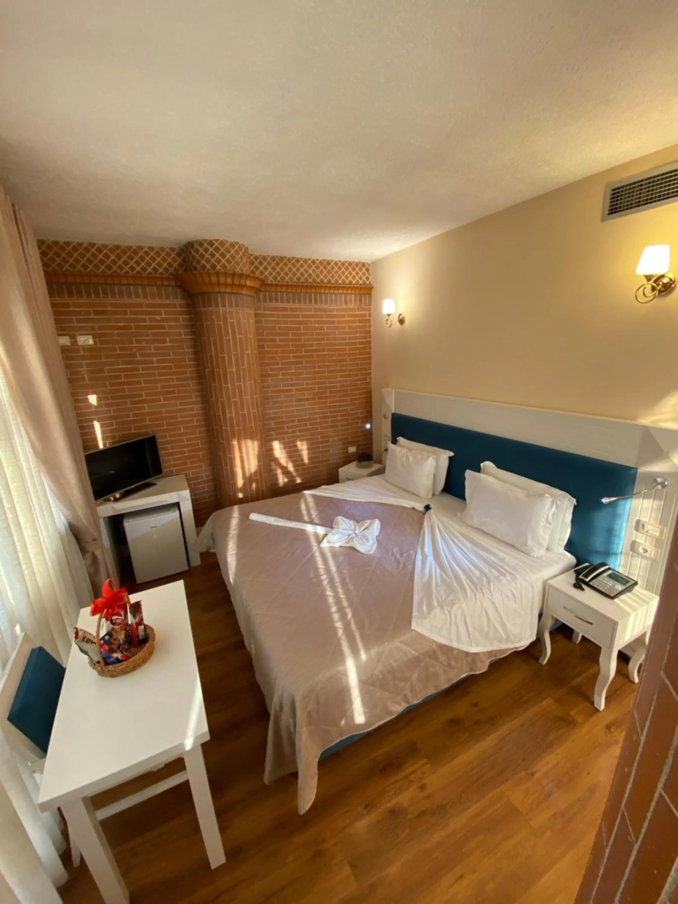 Photo of the whole room, Bed in The Red Bricks Hotel