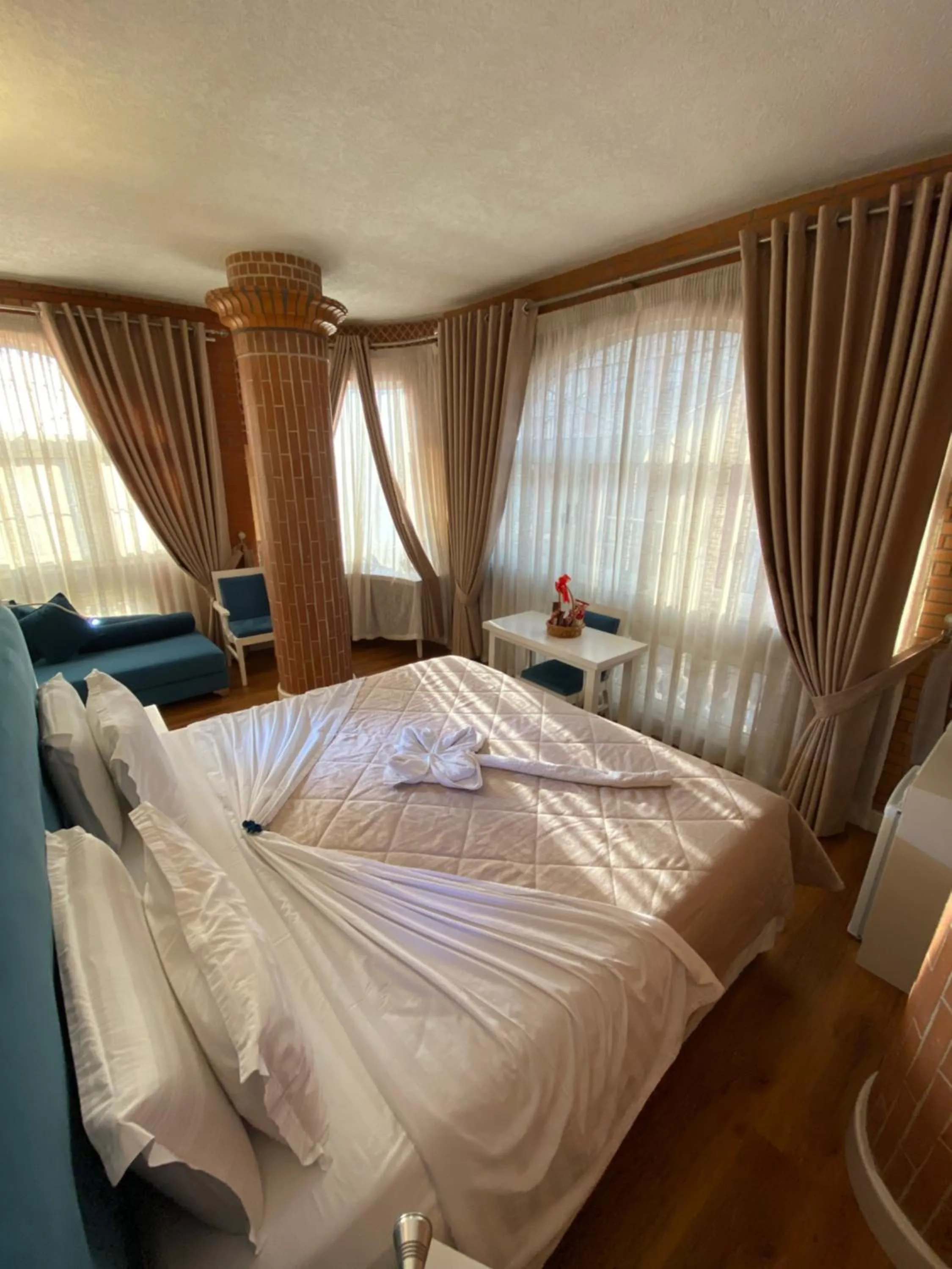 Photo of the whole room, Bed in The Red Bricks Hotel