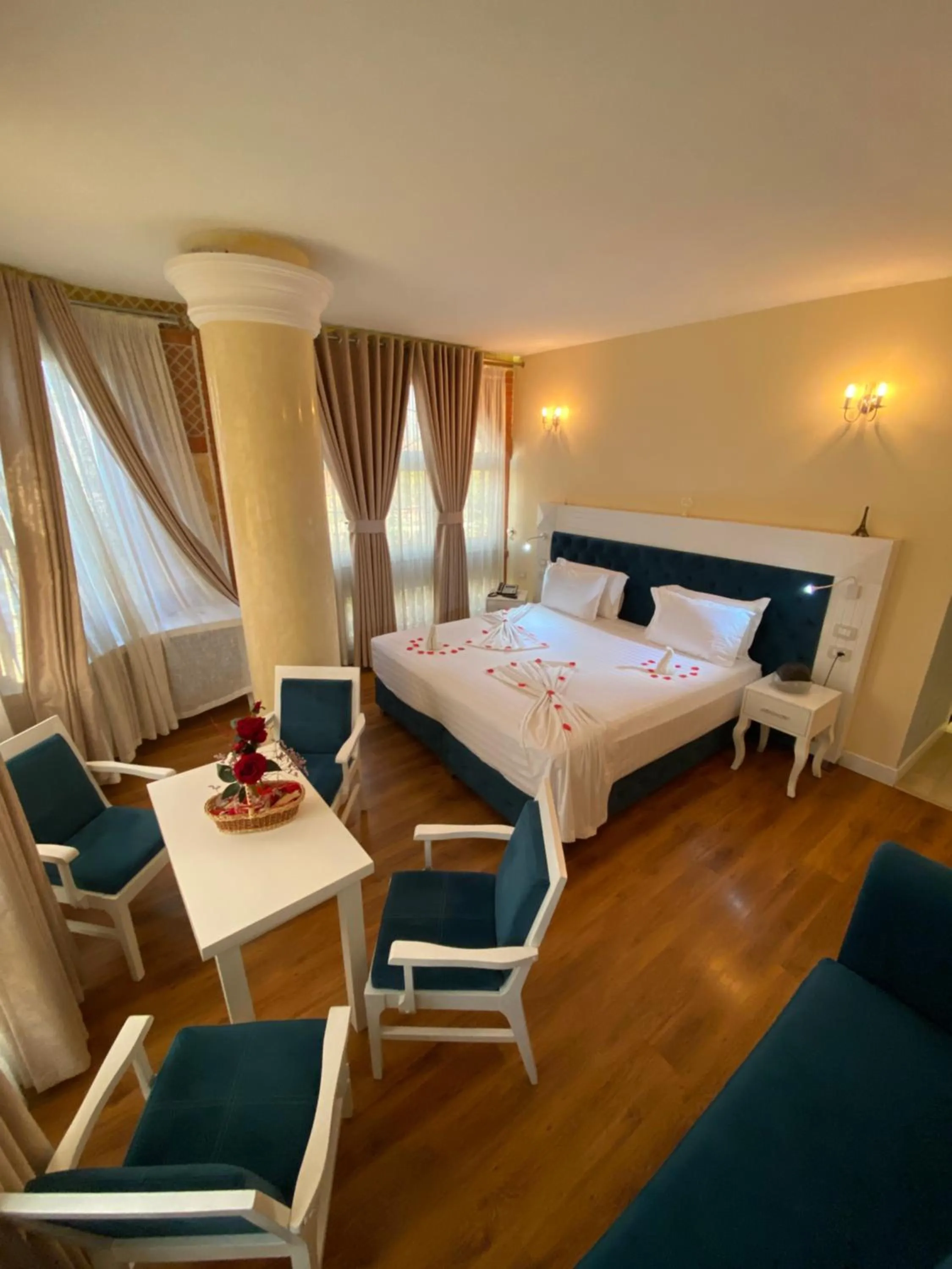 Photo of the whole room, Bed in The Red Bricks Hotel