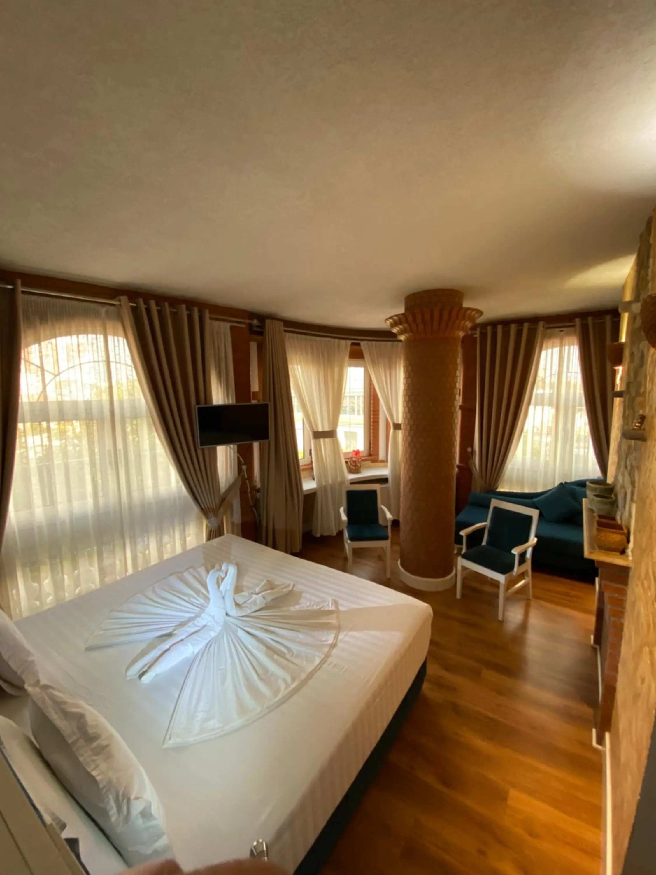 Bedroom, Bed in The Red Bricks Hotel