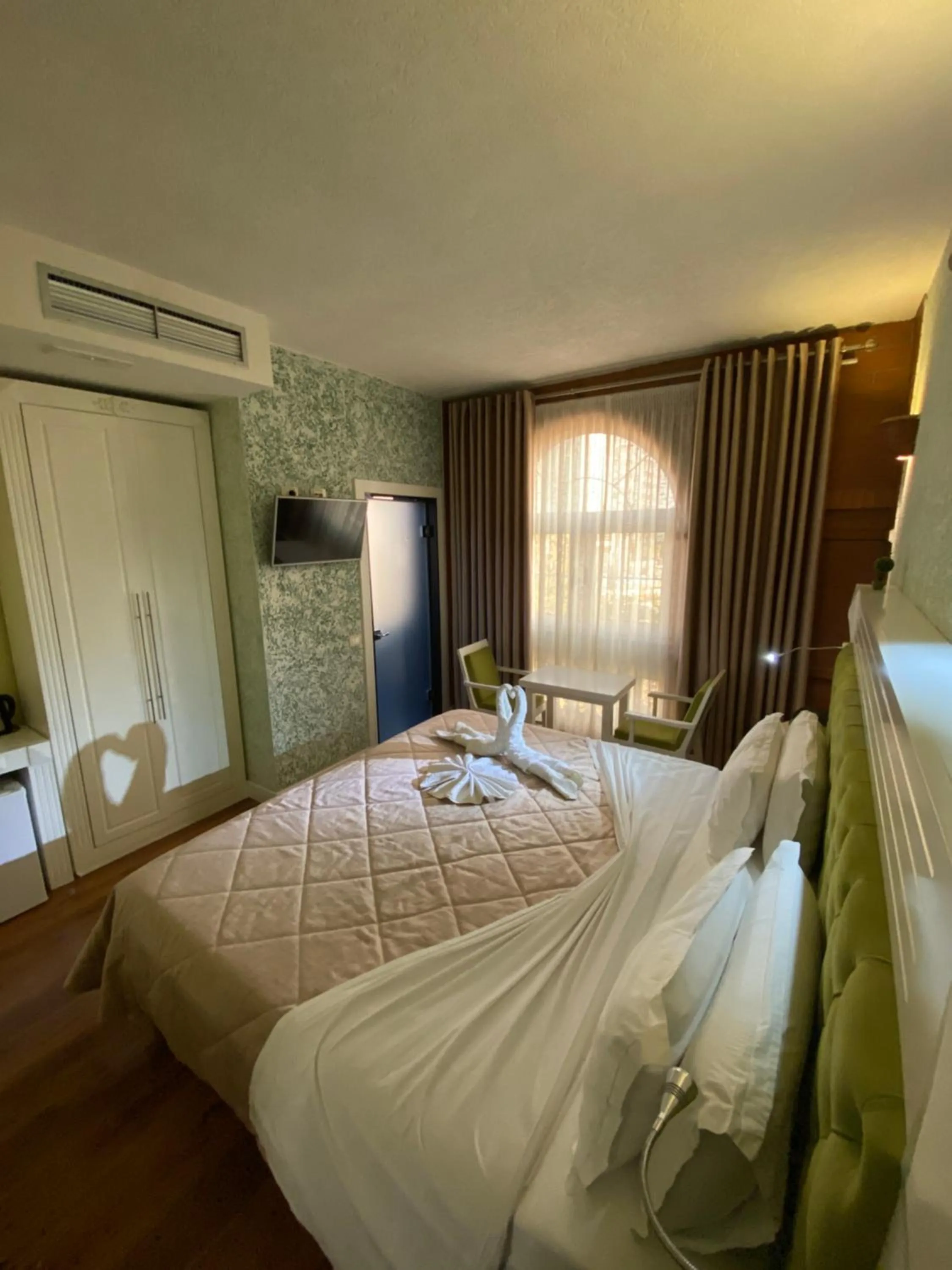 Photo of the whole room, Bed in The Red Bricks Hotel