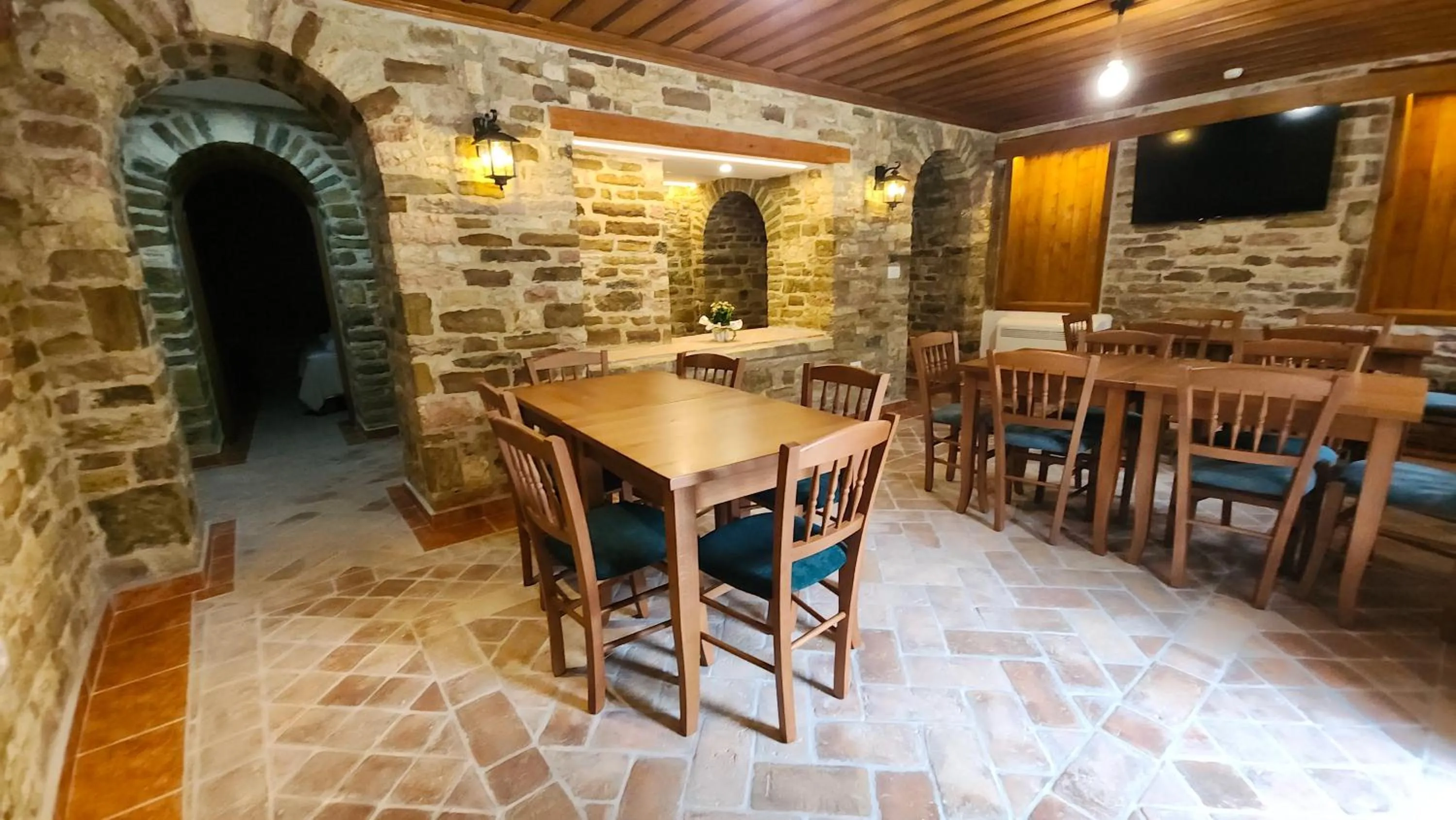 TV and multimedia in Bizant House Boutique Hotel