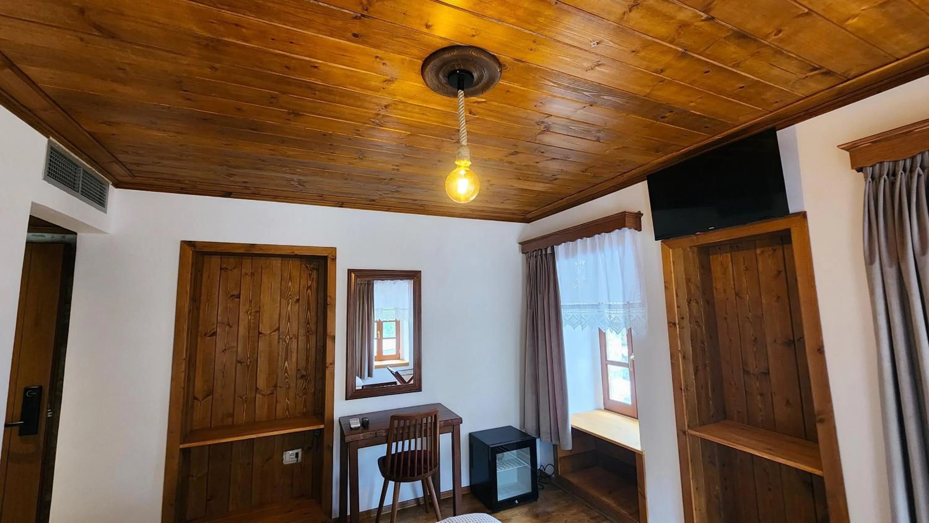 TV and multimedia in Bizant House Boutique Hotel