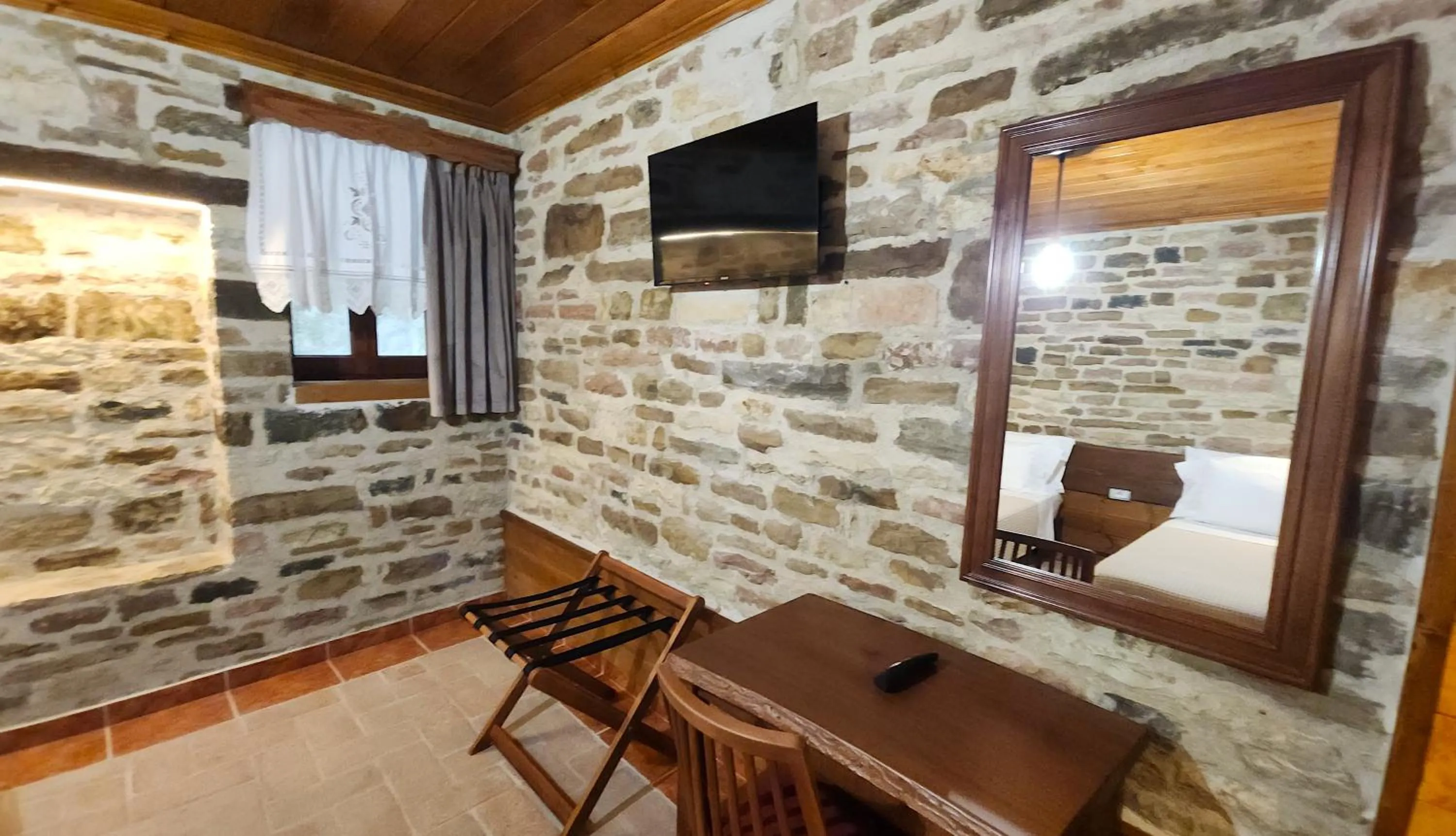 Communal lounge/ TV room in Bizant House Boutique Hotel