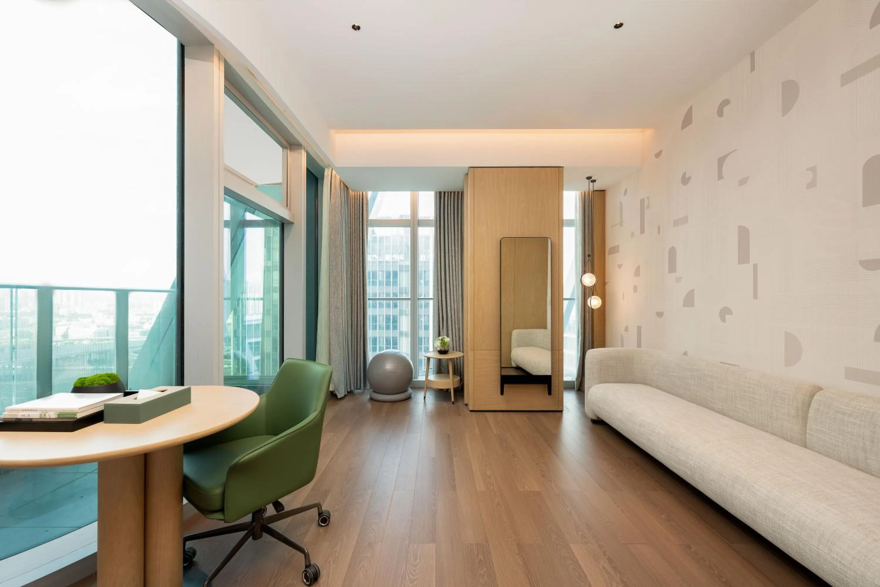 Premium King Room with Smart Fitness Mirror in EVEN Hotel Guangzhou Baiyun Station by IHG