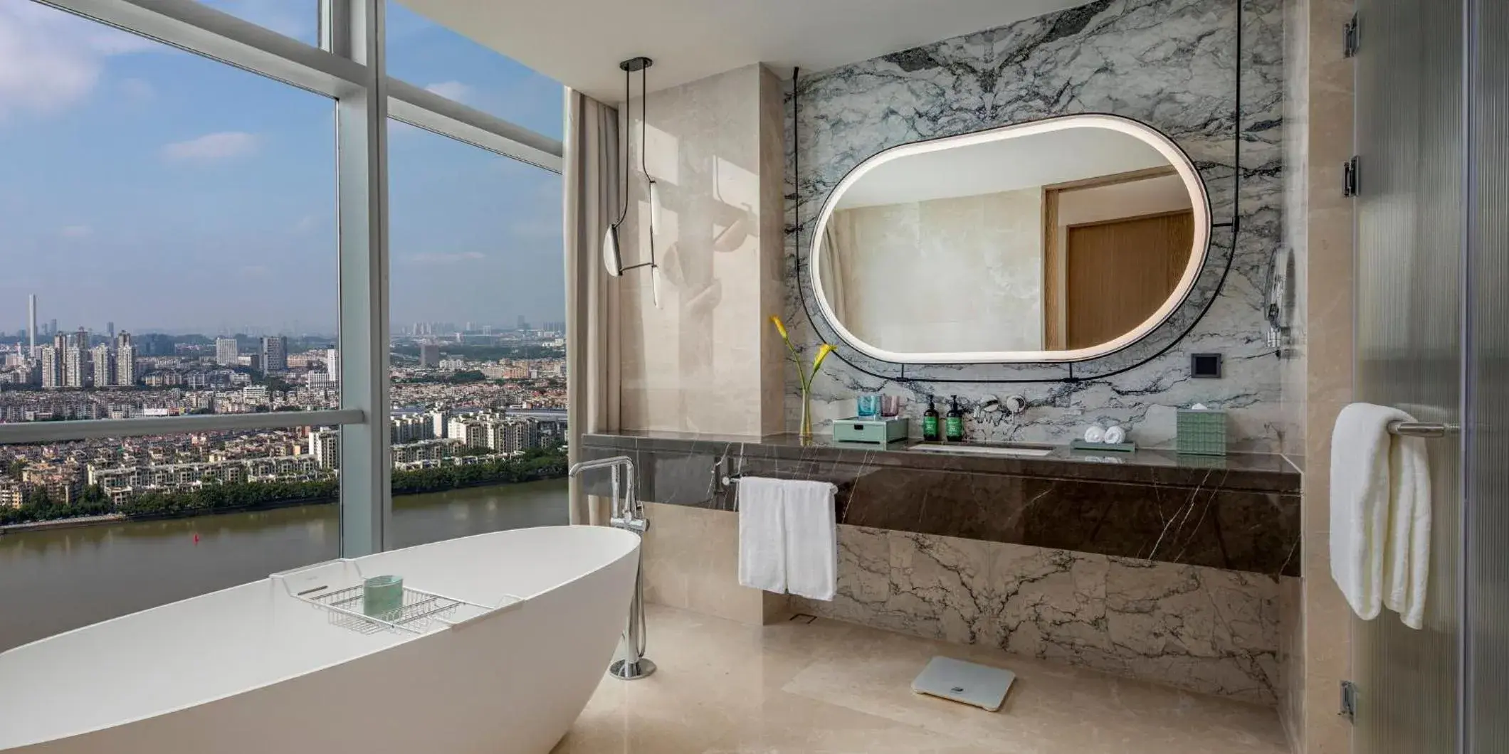 Bathroom in Crowne Plaza Guangzhou Window of Canton Bathroom in Crowne Plaza Guangzhou Window of Canton