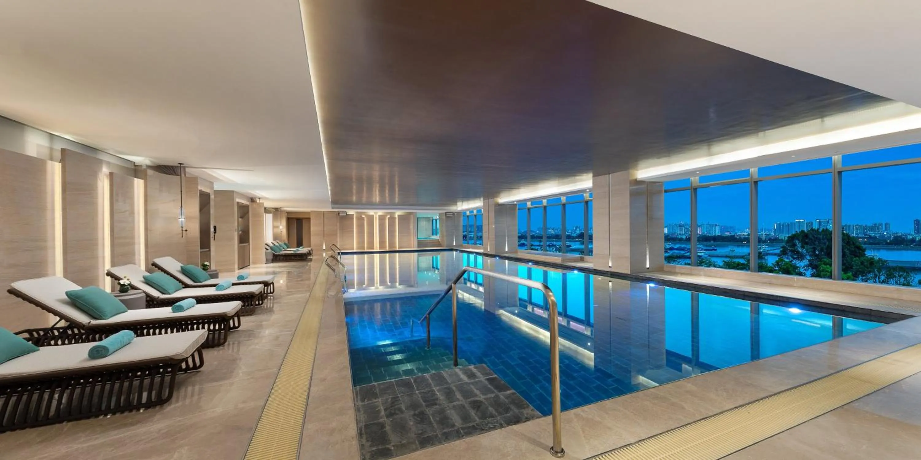 Swimming pool in Crowne Plaza Guangzhou Window of Canton