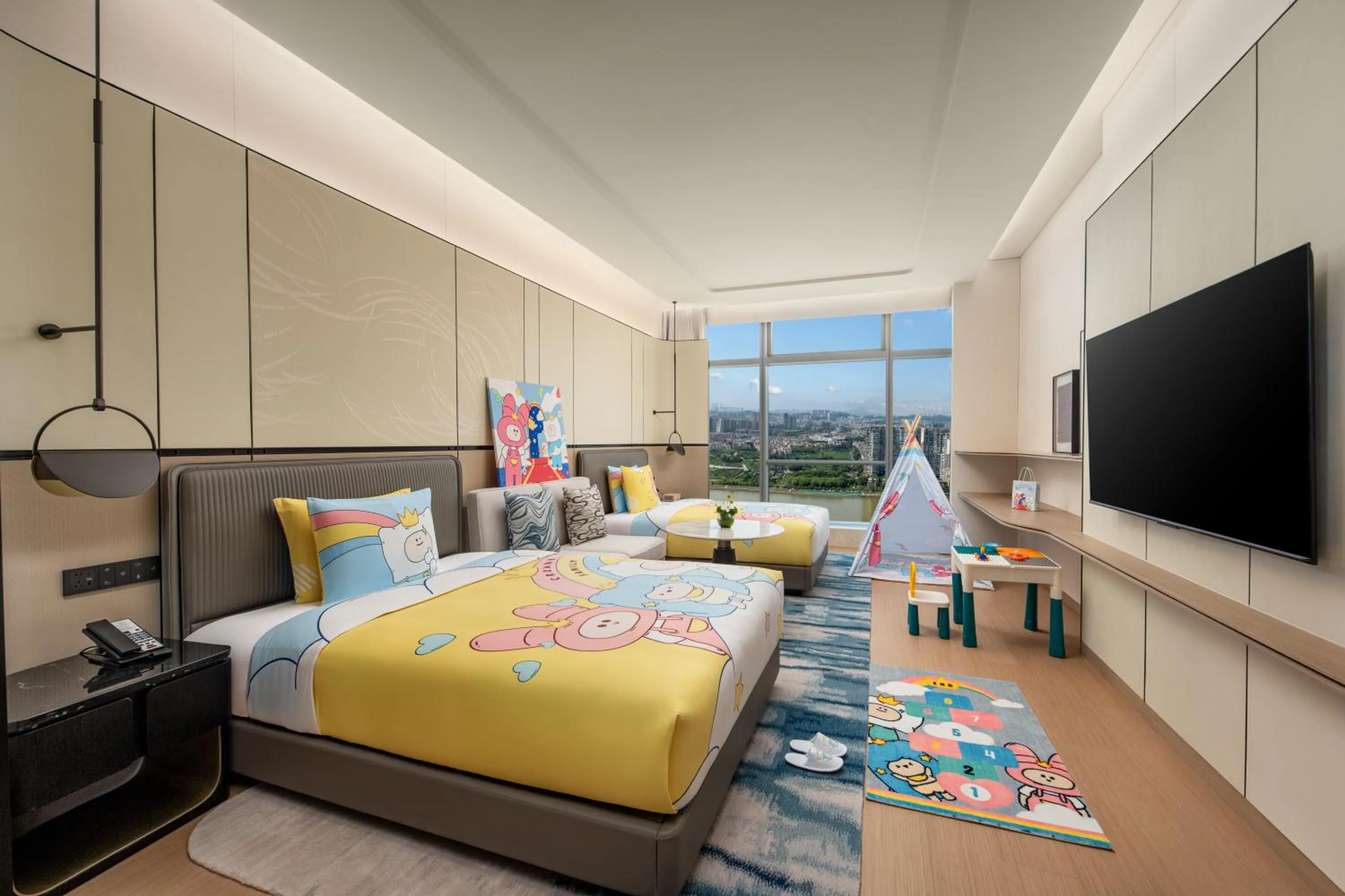 Bedroom, Bed in Crowne Plaza Guangzhou Window of Canton