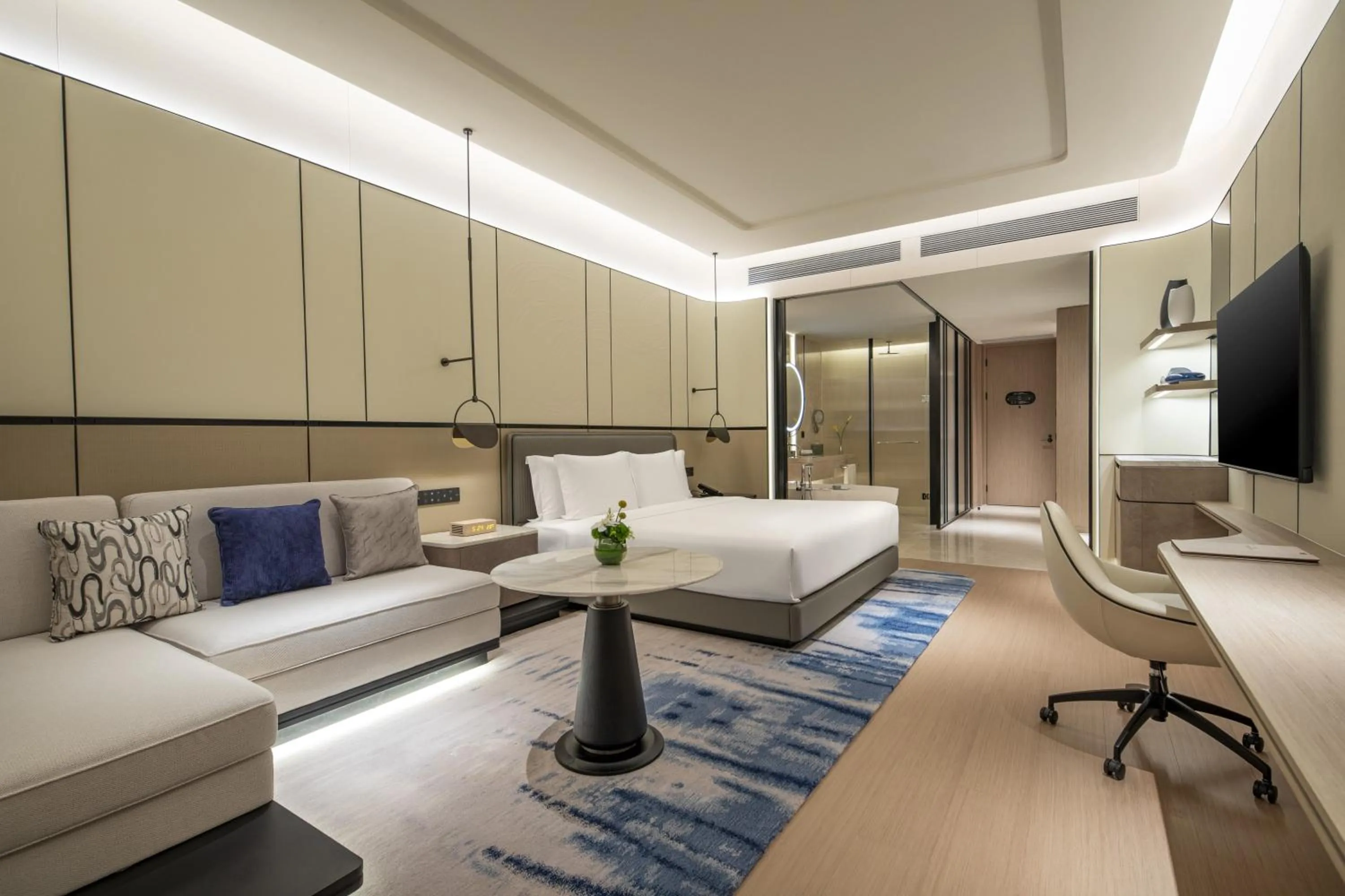 Bedroom in Crowne Plaza Guangzhou Window of Canton