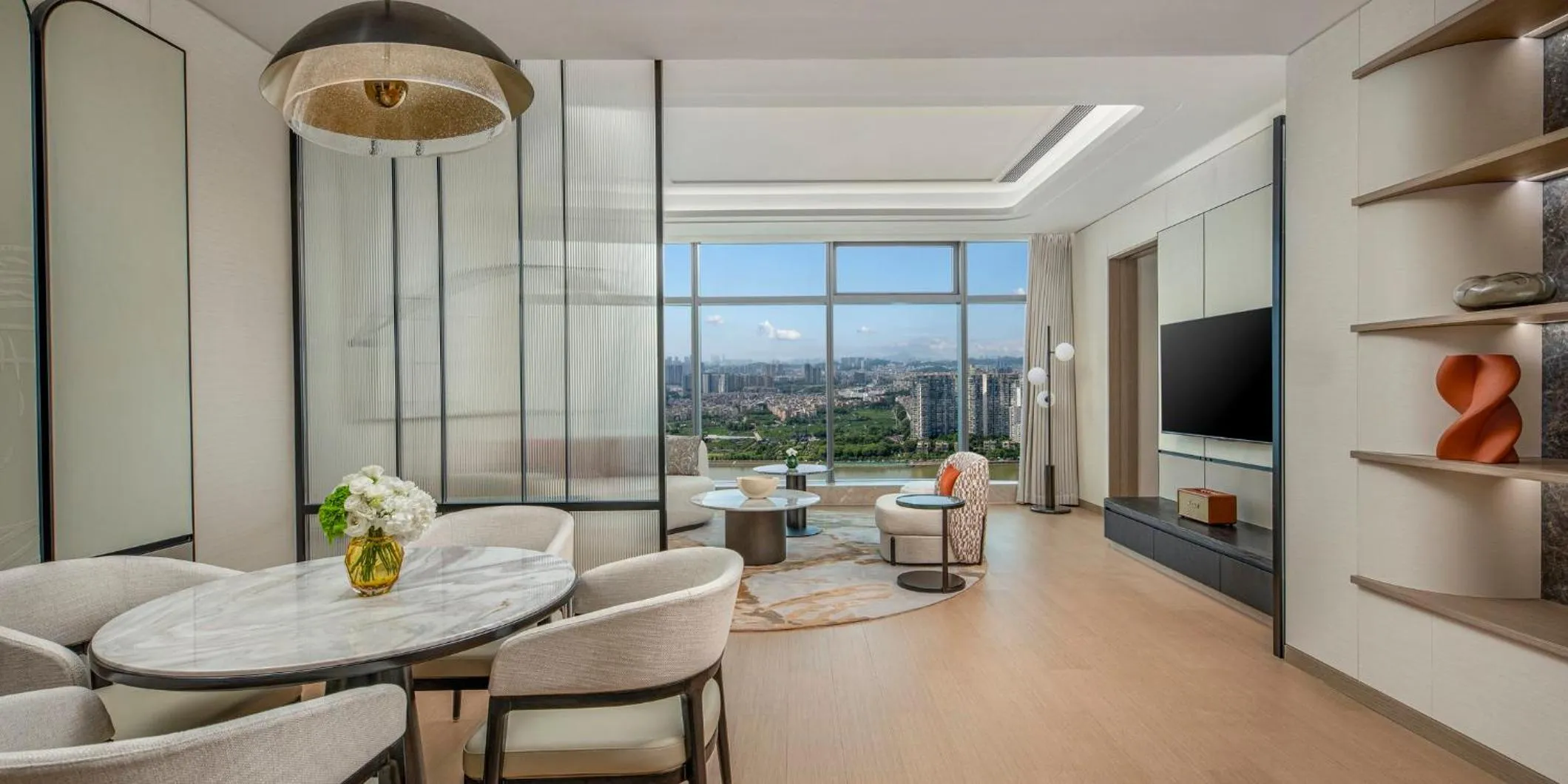 Bedroom in Crowne Plaza Guangzhou Window of Canton