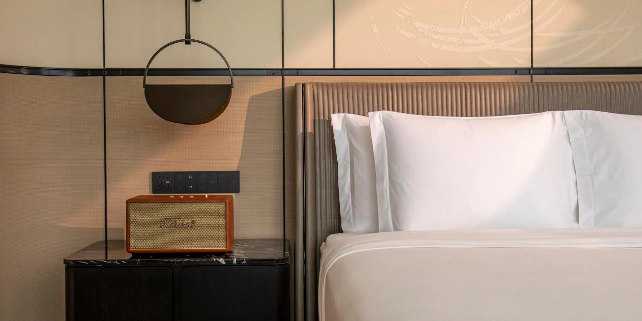 Bedroom, Bed in Crowne Plaza Guangzhou Window of Canton