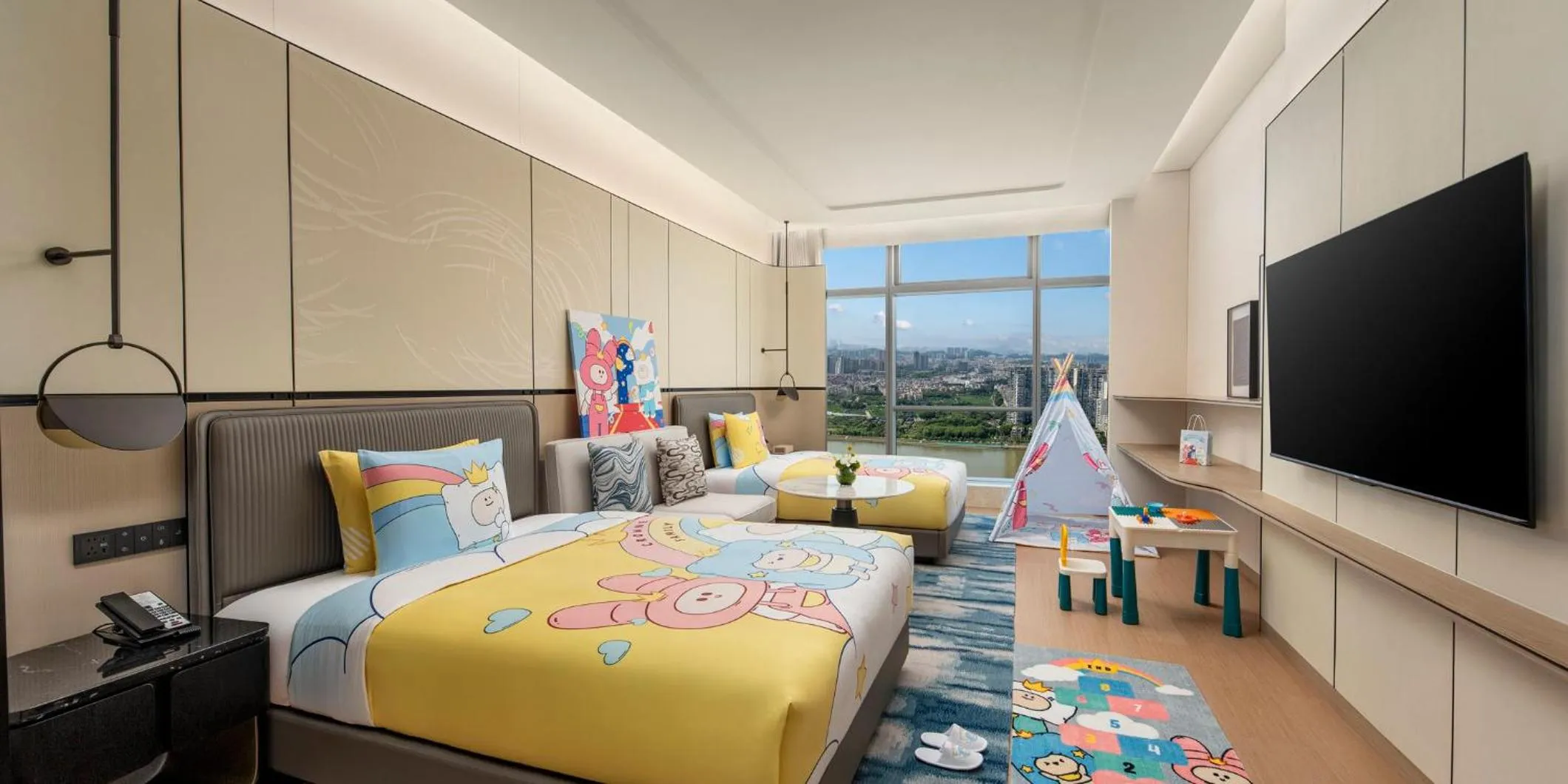 Bedroom, Bed in Crowne Plaza Guangzhou Window of Canton