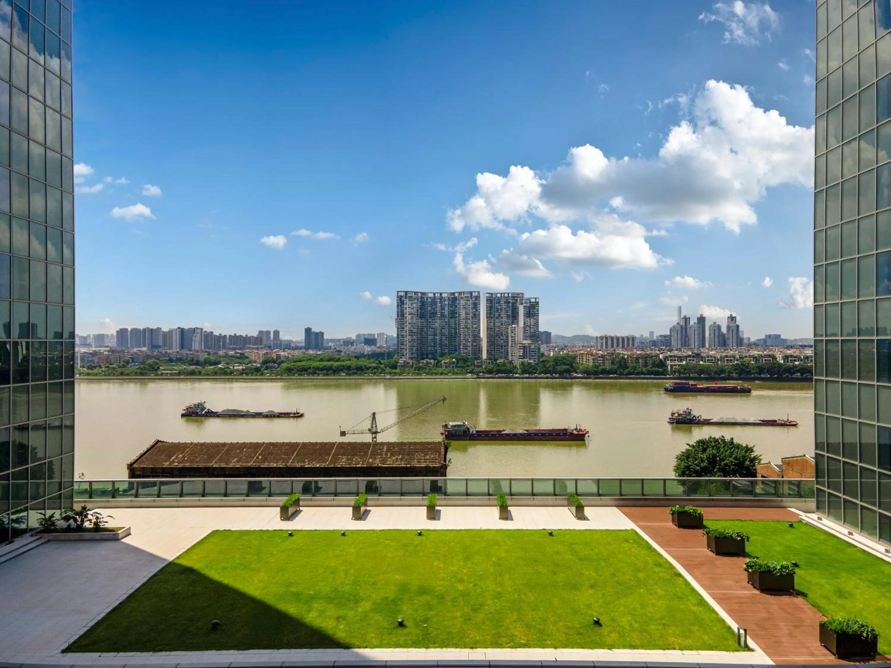 Property building in Crowne Plaza Guangzhou Window of Canton
