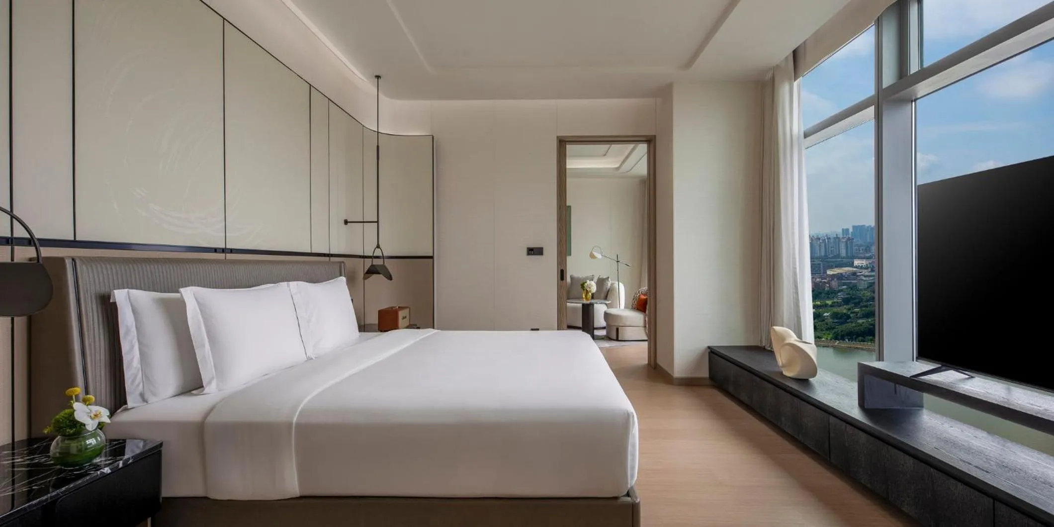 Bedroom, Bed in Crowne Plaza Guangzhou Window of Canton