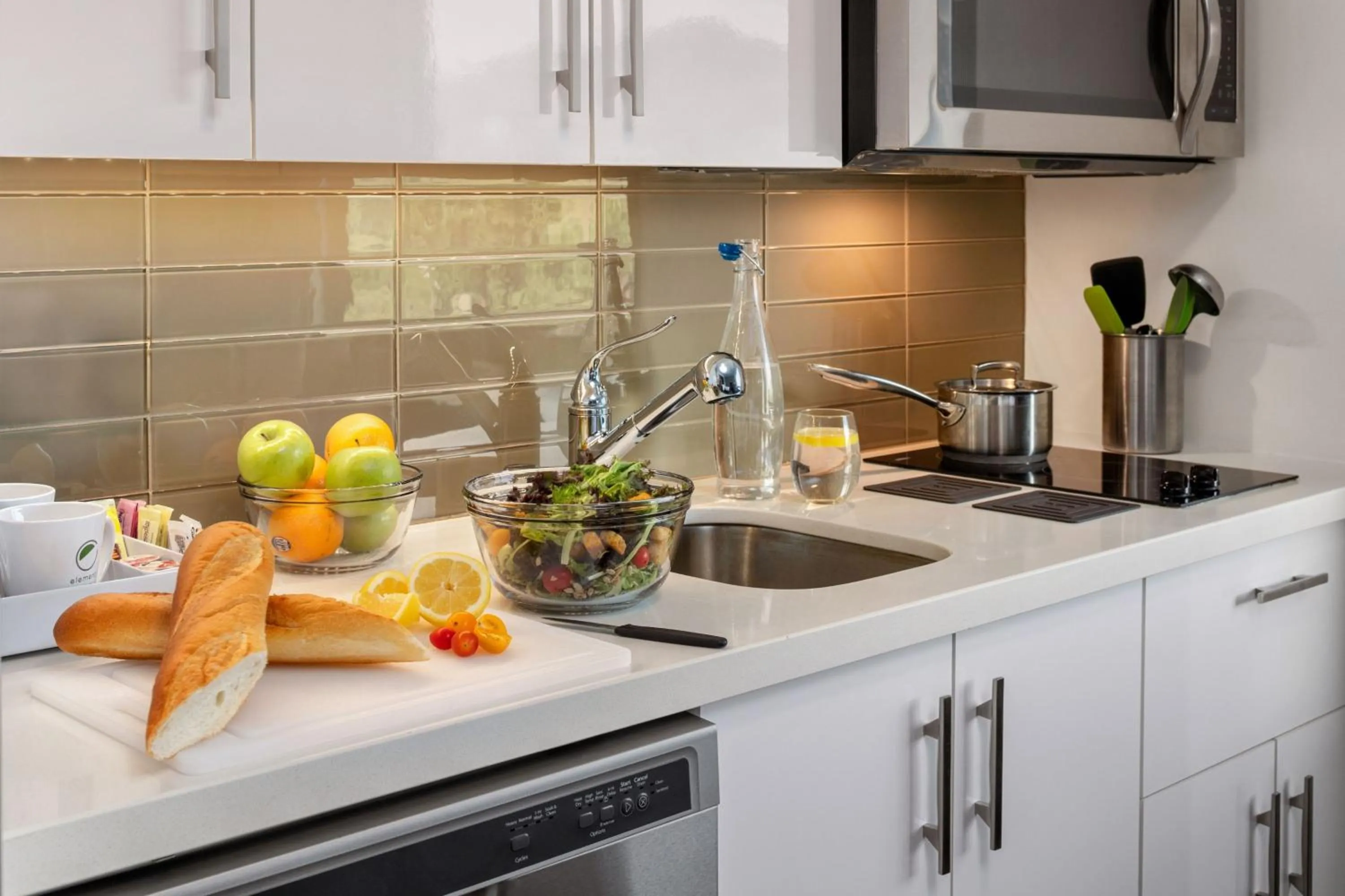 Kitchen or kitchenette in Element Bozeman