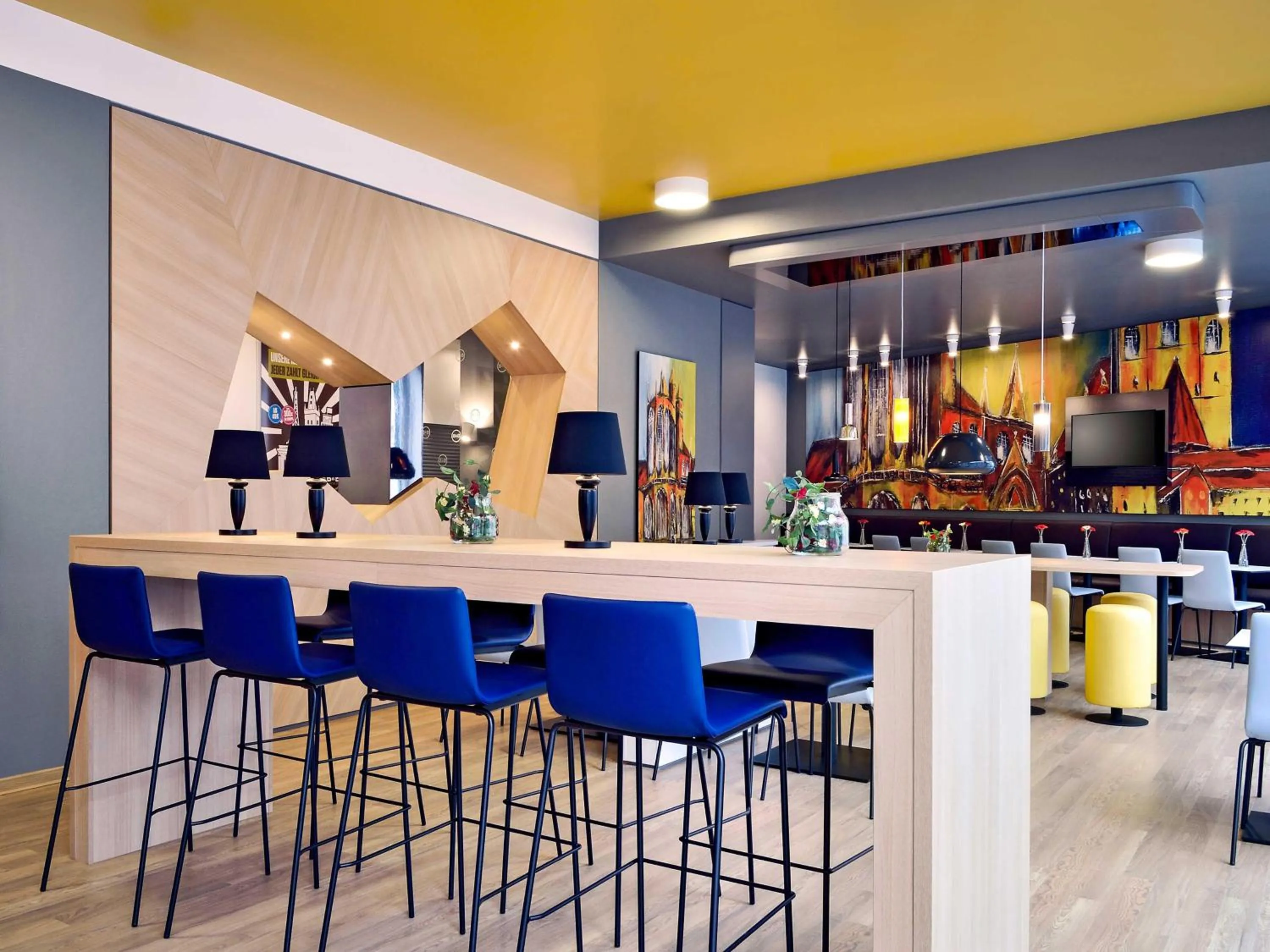 Lounge or bar in B&B HOTEL Erfurt-Hbf