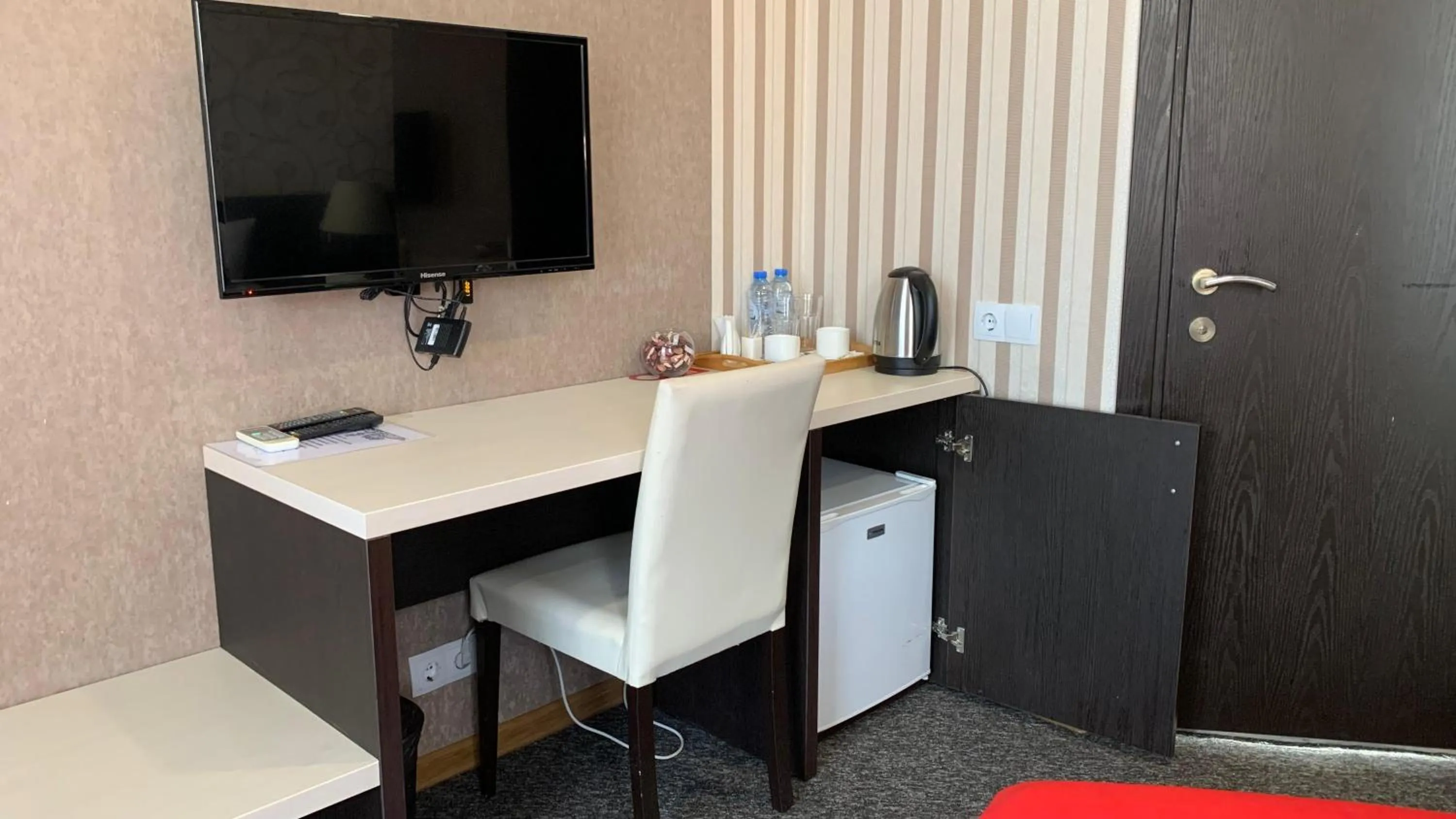 TV and multimedia in East Gate Boutique Hotel