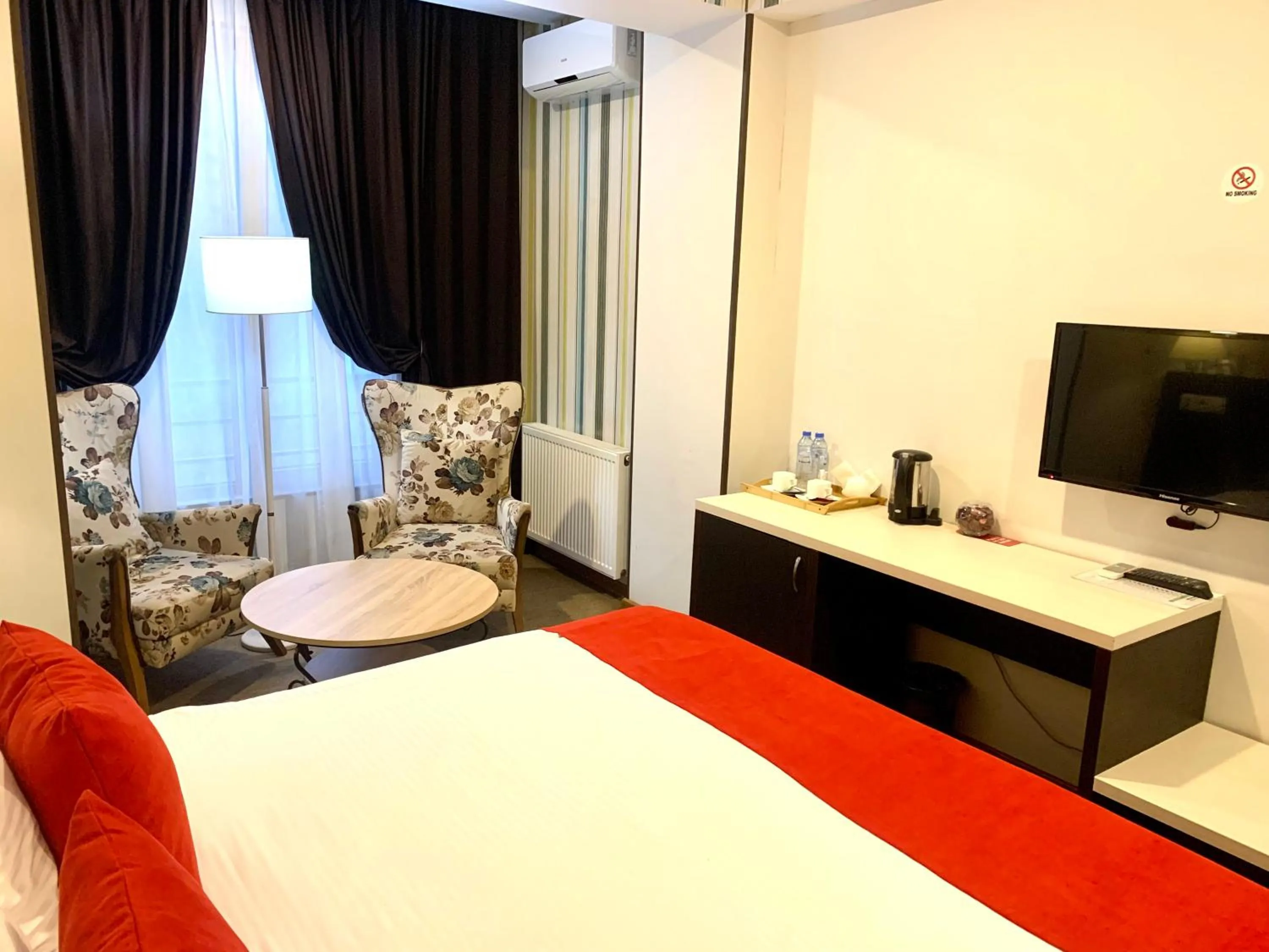 TV and multimedia, Bed in East Gate Boutique Hotel